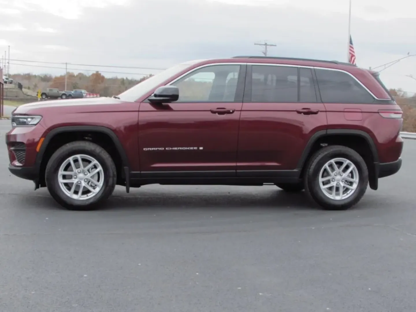 2025 /Black Jeep Grand Cherokee Laredo X (1C4RJHAGXS8) with an Other engine, Automatic transmission, located at 12830 Highway 21, De Soto, MO, 63020, (636) 337-7777, 38.153099, -90.573624 - ### Discover Adventure with the 2025 Jeep Grand Cherokee at Pettus CDJR DeSoto!<br /> <br /> Are you ready to elevate your driving experience? Whether you're seeking a rugged companion for weekend adventures or a reliable SUV for daily commuting, the 2025 Jeep Grand Cherokee is designed to fit your - Photo#3