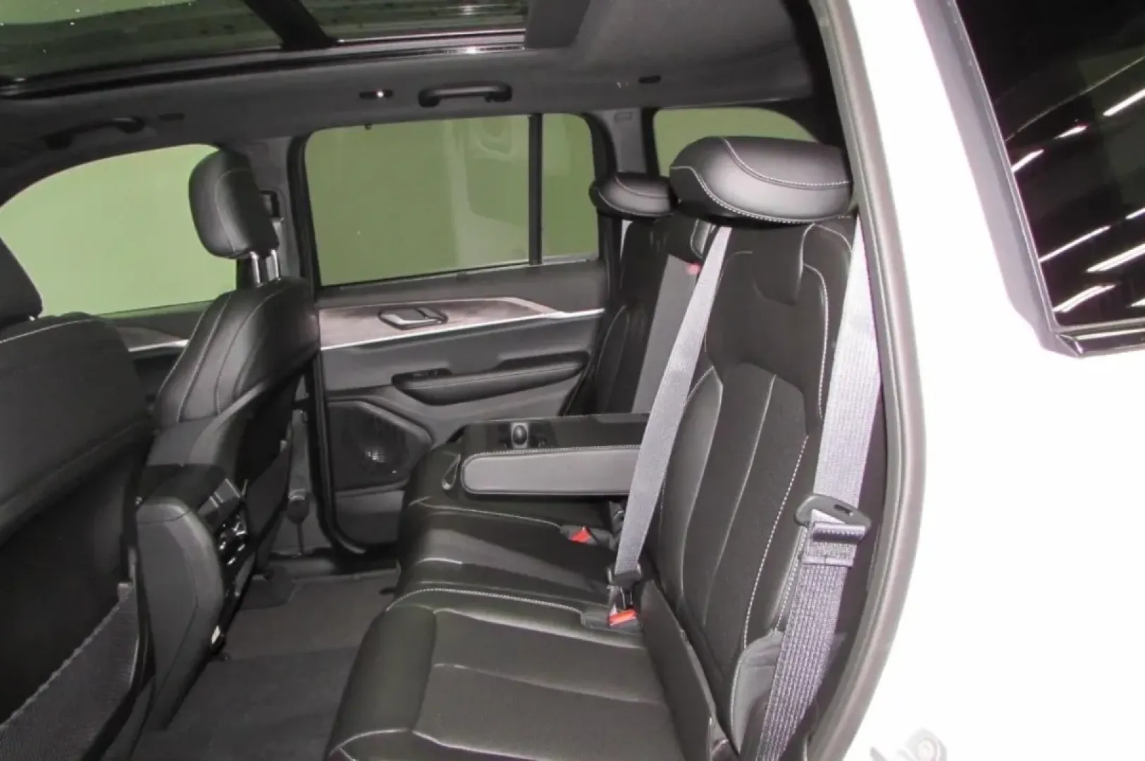 2025 /Global Black Jeep Grand Cherokee Limited (1C4RJHBG6SC) with an Other engine, located at 12830 Highway 21, De Soto, MO, 63020, (636) 337-7777, 38.153099, -90.573624 - **Discover the Freedom of Adventure with the 2025 Jeep Grand Cherokee at Pettus CDJR DeSoto!**<br /> <br /> Are you ready to elevate your lifestyle with a vehicle that's designed for both everyday practicality and weekend escapades? The 2025 Jeep Grand Cherokee Limited is your perfect companion for - Photo#24