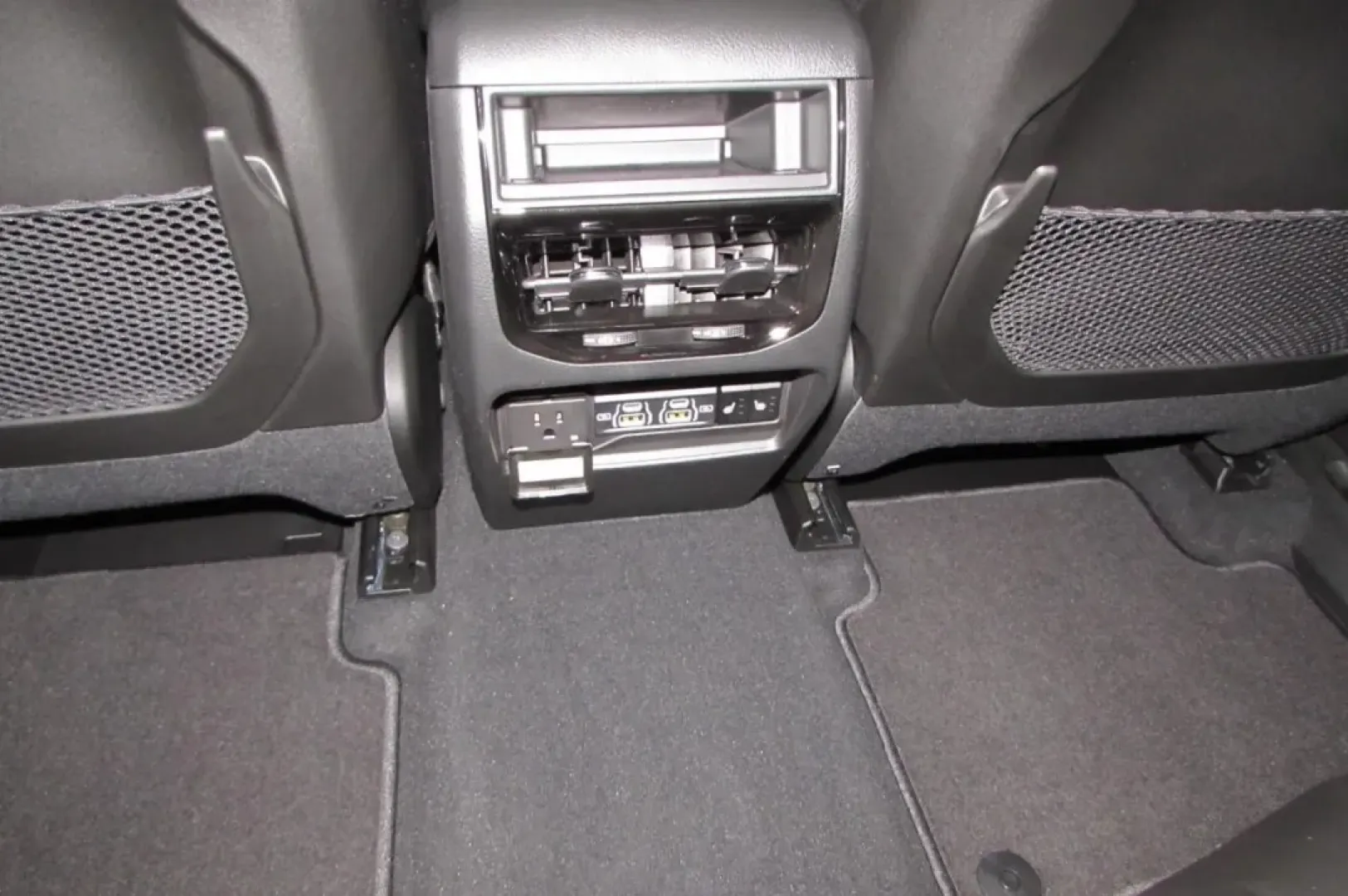 2025 /Global Black Jeep Grand Cherokee Limited (1C4RJHBG6SC) with an Other engine, located at 12830 Highway 21, De Soto, MO, 63020, (636) 337-7777, 38.153099, -90.573624 - **Discover the Freedom of Adventure with the 2025 Jeep Grand Cherokee at Pettus CDJR DeSoto!**<br /> <br /> Are you ready to elevate your lifestyle with a vehicle that's designed for both everyday practicality and weekend escapades? The 2025 Jeep Grand Cherokee Limited is your perfect companion for - Photo#25