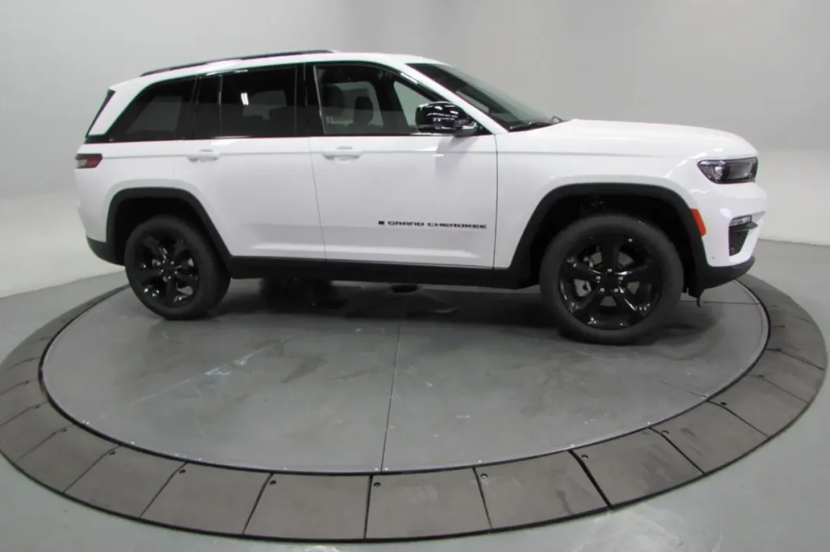 2025 /Global Black Jeep Grand Cherokee Limited (1C4RJHBG6SC) with an Other engine, located at 12830 Highway 21, De Soto, MO, 63020, (636) 337-7777, 38.153099, -90.573624 - **Discover the Freedom of Adventure with the 2025 Jeep Grand Cherokee at Pettus CDJR DeSoto!**<br /> <br /> Are you ready to elevate your lifestyle with a vehicle that's designed for both everyday practicality and weekend escapades? The 2025 Jeep Grand Cherokee Limited is your perfect companion for - Photo#3