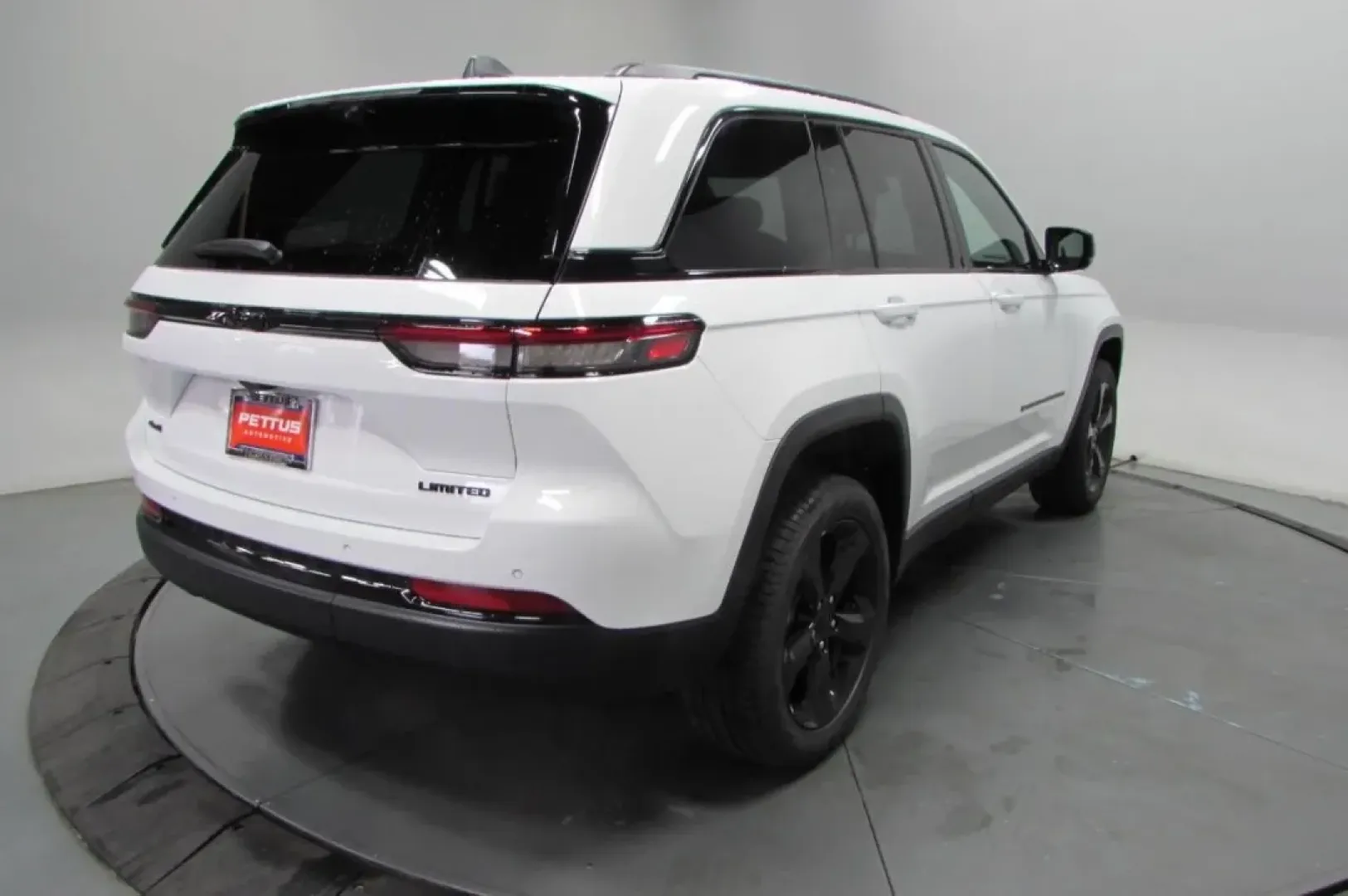 2025 /Global Black Jeep Grand Cherokee Limited (1C4RJHBG6SC) with an Other engine, located at 12830 Highway 21, De Soto, MO, 63020, (636) 337-7777, 38.153099, -90.573624 - **Discover the Freedom of Adventure with the 2025 Jeep Grand Cherokee at Pettus CDJR DeSoto!**<br /> <br /> Are you ready to elevate your lifestyle with a vehicle that's designed for both everyday practicality and weekend escapades? The 2025 Jeep Grand Cherokee Limited is your perfect companion for - Photo#7
