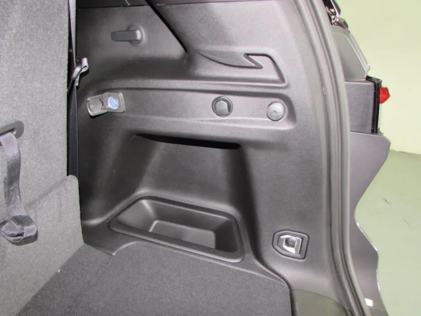 2025 /Global Black Jeep Grand Cherokee Altitude X (1C4RJKAG9S8) with an Other engine, Automatic transmission, located at 12830 Highway 21, De Soto, MO, 63020, (636) 337-7777, 38.153099, -90.573624 - **Adventure Awaits: Discover the 2025 Jeep Grand Cherokee at Pettus CDJR DeSoto**<br /> <br /> Are you ready to elevate your lifestyle with a vehicle that perfectly balances rugged capability and refined comfort? Look no further than the stunning 2025 Jeep Grand Cherokee, available now at Pettus CDJ - Photo#2