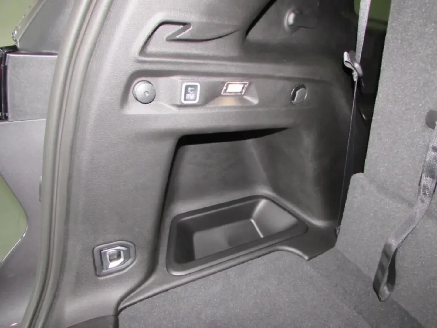2025 /Global Black Jeep Grand Cherokee Altitude X (1C4RJKAG9S8) with an Other engine, Automatic transmission, located at 12830 Highway 21, De Soto, MO, 63020, (636) 337-7777, 38.153099, -90.573624 - **Adventure Awaits: Discover the 2025 Jeep Grand Cherokee at Pettus CDJR DeSoto**<br /> <br /> Are you ready to elevate your lifestyle with a vehicle that perfectly balances rugged capability and refined comfort? Look no further than the stunning 2025 Jeep Grand Cherokee, available now at Pettus CDJ - Photo#3