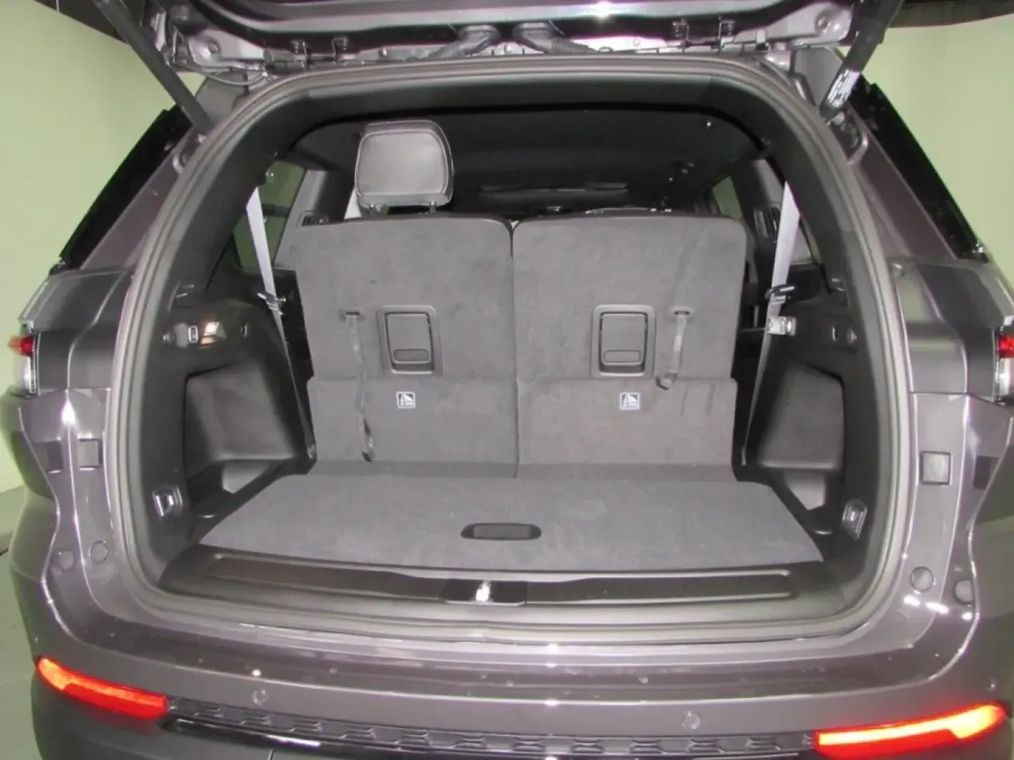 2025 /Global Black Jeep Grand Cherokee Altitude X (1C4RJKAG9S8) with an Other engine, Automatic transmission, located at 12830 Highway 21, De Soto, MO, 63020, (636) 337-7777, 38.153099, -90.573624 - **Adventure Awaits: Discover the 2025 Jeep Grand Cherokee at Pettus CDJR DeSoto**<br /> <br /> Are you ready to elevate your lifestyle with a vehicle that perfectly balances rugged capability and refined comfort? Look no further than the stunning 2025 Jeep Grand Cherokee, available now at Pettus CDJ - Photo#4