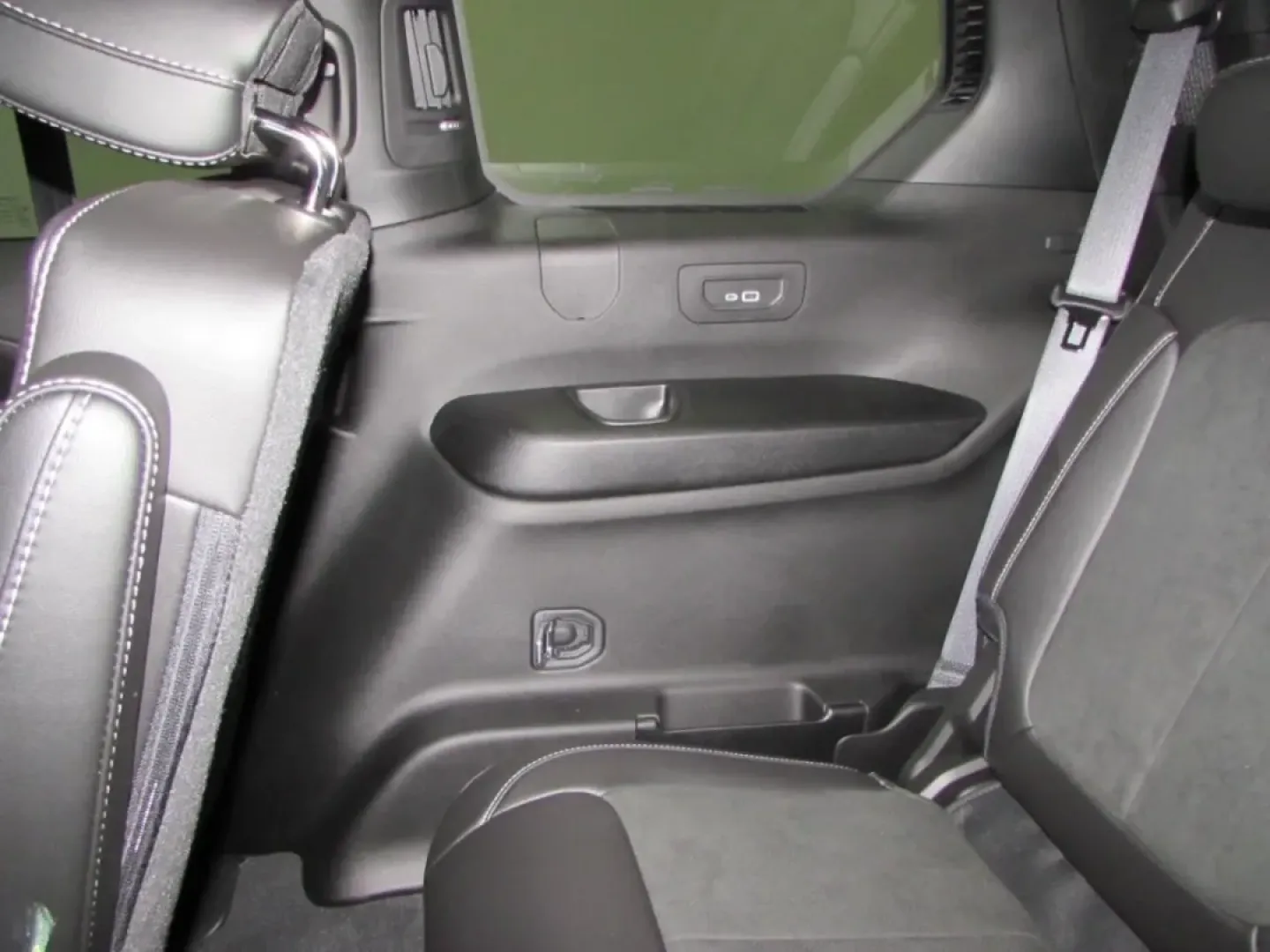 2025 /Global Black Jeep Grand Cherokee Altitude X (1C4RJKAG9S8) with an Other engine, Automatic transmission, located at 12830 Highway 21, De Soto, MO, 63020, (636) 337-7777, 38.153099, -90.573624 - **Adventure Awaits: Discover the 2025 Jeep Grand Cherokee at Pettus CDJR DeSoto**<br /> <br /> Are you ready to elevate your lifestyle with a vehicle that perfectly balances rugged capability and refined comfort? Look no further than the stunning 2025 Jeep Grand Cherokee, available now at Pettus CDJ - Photo#5