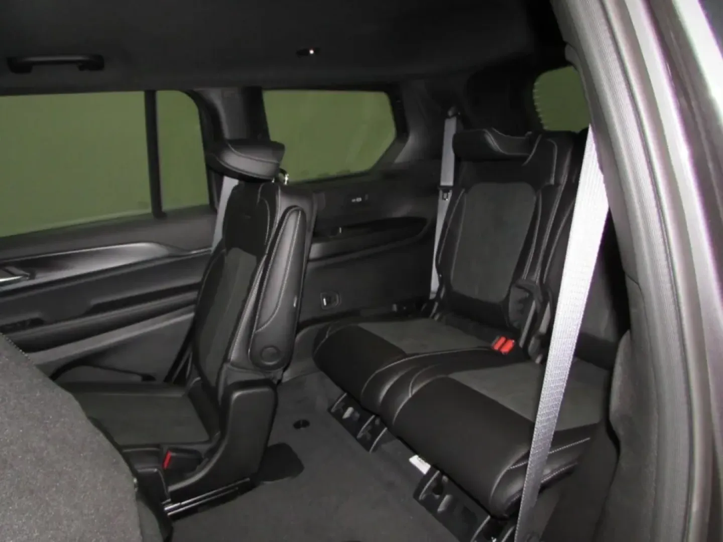 2025 /Global Black Jeep Grand Cherokee Altitude X (1C4RJKAG9S8) with an Other engine, Automatic transmission, located at 12830 Highway 21, De Soto, MO, 63020, (636) 337-7777, 38.153099, -90.573624 - **Adventure Awaits: Discover the 2025 Jeep Grand Cherokee at Pettus CDJR DeSoto**<br /> <br /> Are you ready to elevate your lifestyle with a vehicle that perfectly balances rugged capability and refined comfort? Look no further than the stunning 2025 Jeep Grand Cherokee, available now at Pettus CDJ - Photo#6