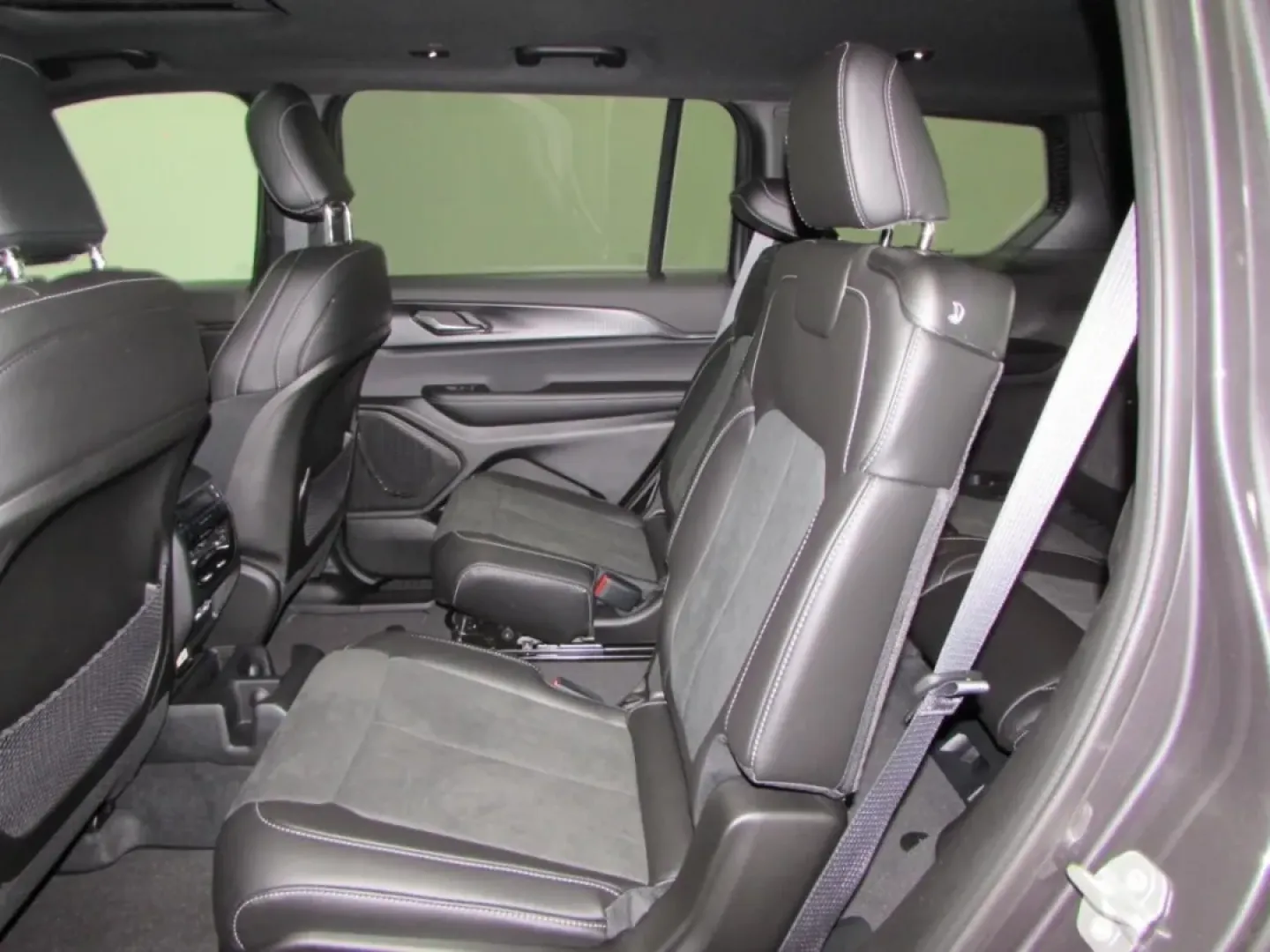 2025 /Global Black Jeep Grand Cherokee Altitude X (1C4RJKAG9S8) with an Other engine, Automatic transmission, located at 12830 Highway 21, De Soto, MO, 63020, (636) 337-7777, 38.153099, -90.573624 - **Adventure Awaits: Discover the 2025 Jeep Grand Cherokee at Pettus CDJR DeSoto**<br /> <br /> Are you ready to elevate your lifestyle with a vehicle that perfectly balances rugged capability and refined comfort? Look no further than the stunning 2025 Jeep Grand Cherokee, available now at Pettus CDJ - Photo#8