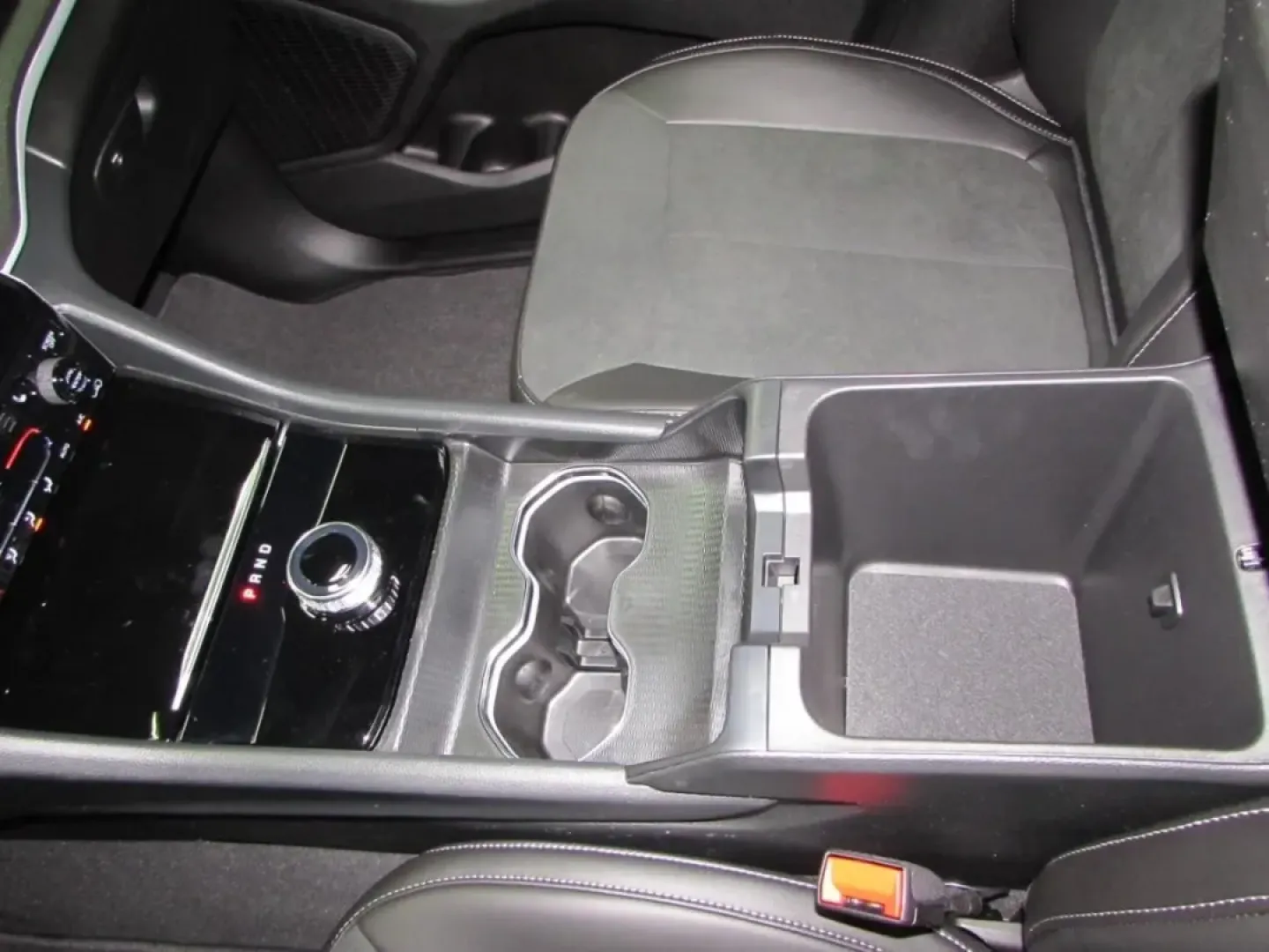 2025 /Global Black Jeep Grand Cherokee Altitude X (1C4RJKAG9S8) with an Other engine, Automatic transmission, located at 12830 Highway 21, De Soto, MO, 63020, (636) 337-7777, 38.153099, -90.573624 - **Adventure Awaits: Discover the 2025 Jeep Grand Cherokee at Pettus CDJR DeSoto**<br /> <br /> Are you ready to elevate your lifestyle with a vehicle that perfectly balances rugged capability and refined comfort? Look no further than the stunning 2025 Jeep Grand Cherokee, available now at Pettus CDJ - Photo#11
