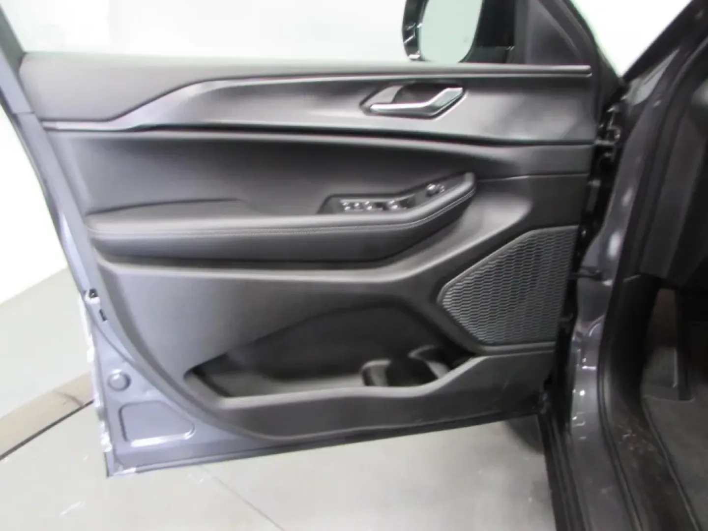 2025 /Global Black Jeep Grand Cherokee Altitude X (1C4RJKAG9S8) with an Other engine, Automatic transmission, located at 12830 Highway 21, De Soto, MO, 63020, (636) 337-7777, 38.153099, -90.573624 - **Adventure Awaits: Discover the 2025 Jeep Grand Cherokee at Pettus CDJR DeSoto**<br /> <br /> Are you ready to elevate your lifestyle with a vehicle that perfectly balances rugged capability and refined comfort? Look no further than the stunning 2025 Jeep Grand Cherokee, available now at Pettus CDJ - Photo#21