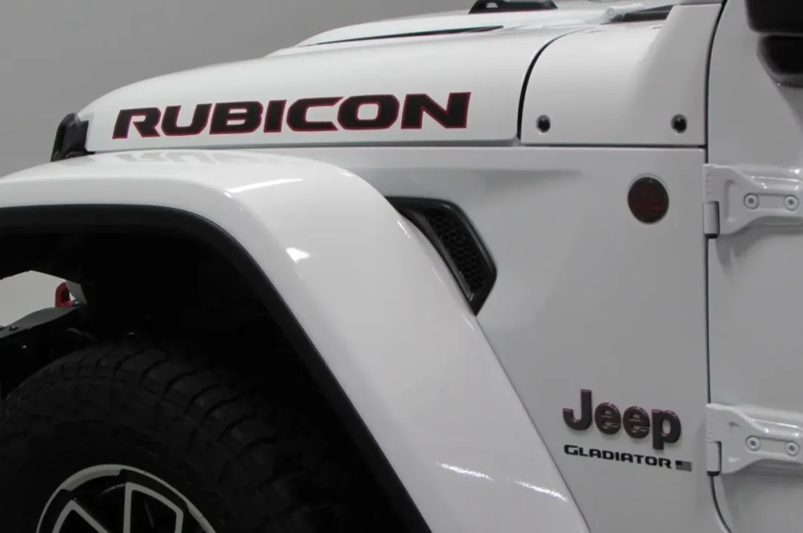 2025 /Black Jeep Gladiator Rubicon (1C6RJTBG1SL) with an Other engine, Automatic transmission, located at 12830 Highway 21, De Soto, MO, 63020, (636) 337-7777, 38.153099, -90.573624 - **Adventure Awaits with the 2025 Jeep Gladiator at Pettus CDJR DeSoto!**<br /> <br /> Are you ready to embrace the great outdoors? The 2025 Jeep Gladiator is your perfect companion for weekend adventures, family outings, and everything in between. With its rugged design and exceptional capabilities, - Photo#9