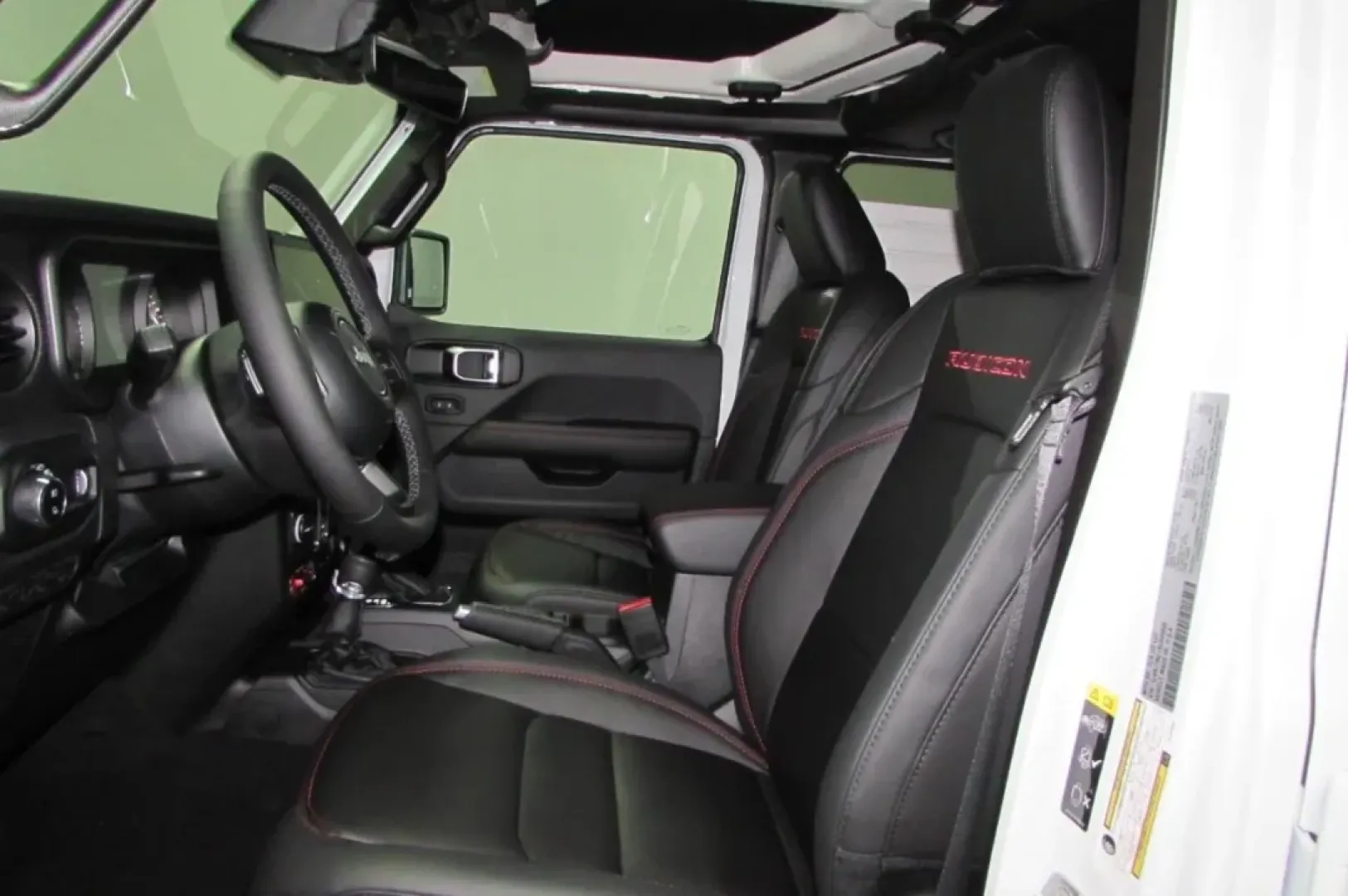 2025 /Black Jeep Gladiator Rubicon (1C6RJTBG1SL) with an Other engine, Automatic transmission, located at 12830 Highway 21, De Soto, MO, 63020, (636) 337-7777, 38.153099, -90.573624 - **Adventure Awaits with the 2025 Jeep Gladiator at Pettus CDJR DeSoto!**<br /> <br /> Are you ready to embrace the great outdoors? The 2025 Jeep Gladiator is your perfect companion for weekend adventures, family outings, and everything in between. With its rugged design and exceptional capabilities, - Photo#14