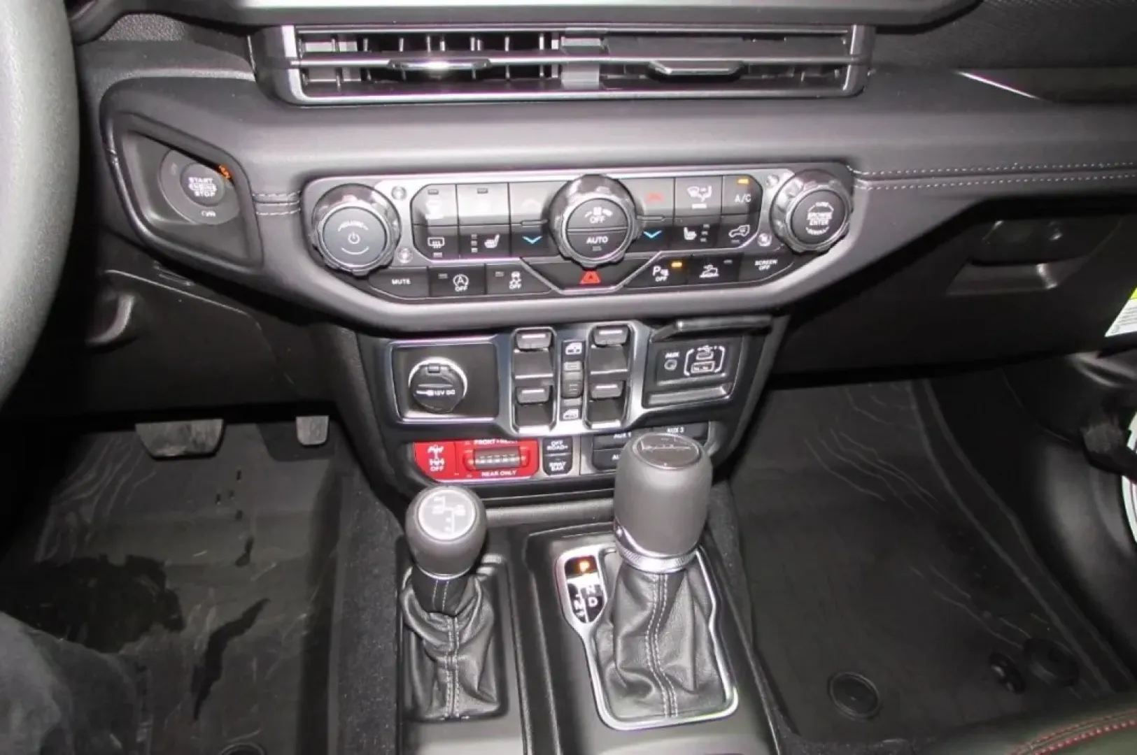 2025 /Black Jeep Gladiator Rubicon (1C6RJTBG1SL) with an Other engine, Automatic transmission, located at 12830 Highway 21, De Soto, MO, 63020, (636) 337-7777, 38.153099, -90.573624 - **Adventure Awaits with the 2025 Jeep Gladiator at Pettus CDJR DeSoto!**<br /> <br /> Are you ready to embrace the great outdoors? The 2025 Jeep Gladiator is your perfect companion for weekend adventures, family outings, and everything in between. With its rugged design and exceptional capabilities, - Photo#22