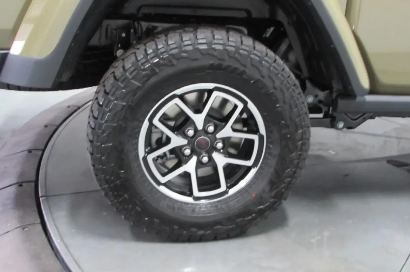 2025 /Black Jeep Gladiator Rubicon (1C6RJTBG8SL) with an Other engine, Automatic transmission, located at 12830 Highway 21, De Soto, MO, 63020, (636) 337-7777, 38.153099, -90.573624 - Discover the thrill of adventure with the 2025 Jeep Gladiator, now available at Pettus CDJR DeSoto, your trusted OEM dealership located at 12830 Highway 21, De Soto, MO 63020. If you're seeking a vehicle that perfectly balances rugged capability with modern comfort, look no further. With just 5 mile - Photo#9