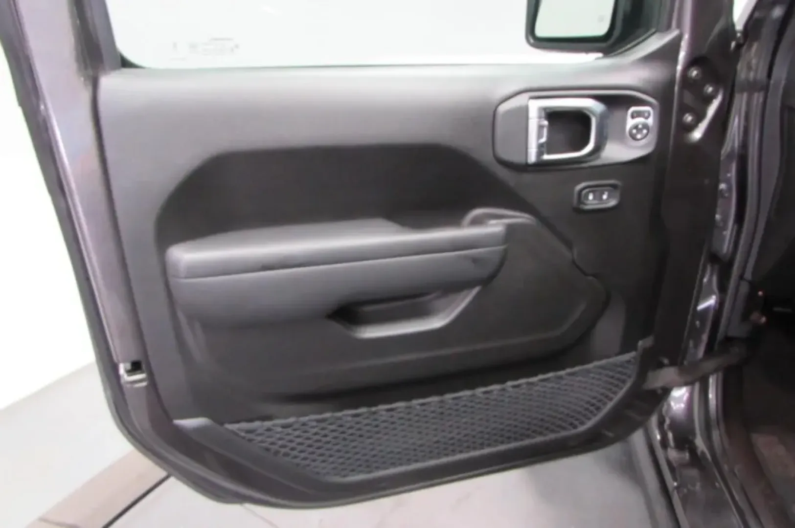 2025 /Black Jeep Gladiator Mojave (1C6RJTEG7SL) with an Other engine, Automatic transmission, located at 12830 Highway 21, De Soto, MO, 63020, (636) 337-7777, 38.153099, -90.573624 - **Unleash Your Adventurous Spirit with the 2025 Jeep Gladiator at Pettus CDJR DeSoto!**<br /> <br /> Are you ready to take on the open road, embark on thrilling weekend adventures, or tackle your daily commute with style and confidence? Look no further! The 2025 Jeep Gladiator, now available at Pett - Photo#12