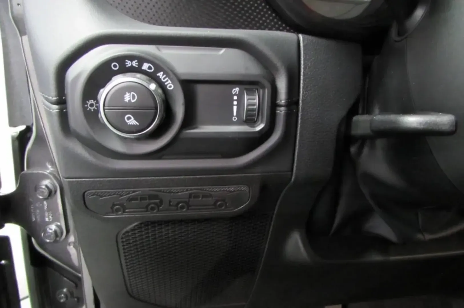 2025 /Black Jeep Gladiator Mojave (1C6RJTEG7SL) with an Other engine, Automatic transmission, located at 12830 Highway 21, De Soto, MO, 63020, (636) 337-7777, 38.153099, -90.573624 - **Unleash Your Adventurous Spirit with the 2025 Jeep Gladiator at Pettus CDJR DeSoto!**<br /> <br /> Are you ready to take on the open road, embark on thrilling weekend adventures, or tackle your daily commute with style and confidence? Look no further! The 2025 Jeep Gladiator, now available at Pett - Photo#14