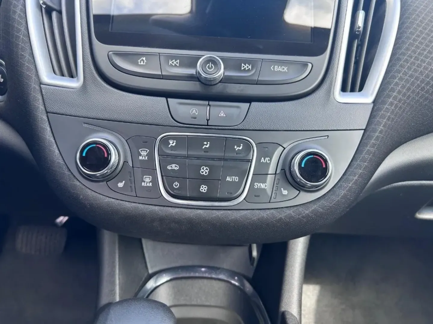 2024 /Jet Black Cloth Chevrolet Malibu LT 1LT (1G1ZD5ST1RF) with an 1.5L turbo DOHC 4-cylinder DI engine, Automatic transmission, located at 970 Woodlawn Dr., Farmington, MO, 63640, (573) 431-7800, 37.825642, -90.468674 - Elevate your daily commute with the stylish and efficient 2024 Chevrolet Malibu LT, now available at Pettus CDJR Farmington. If you're searching for *used cars near me* that perfectly blend comfort with performance, this four-door sedan is designed to meet your needs. Whether you're navigating the b - Photo#12