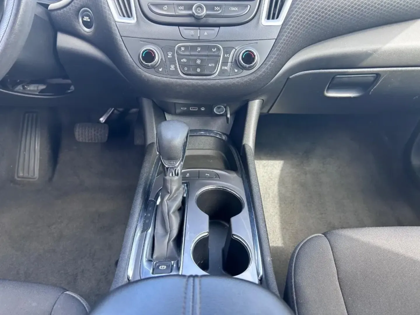 2024 /Jet Black Cloth Chevrolet Malibu LT 1LT (1G1ZD5ST1RF) with an 1.5L turbo DOHC 4-cylinder DI engine, Automatic transmission, located at 970 Woodlawn Dr., Farmington, MO, 63640, (573) 431-7800, 37.825642, -90.468674 - Elevate your daily commute with the stylish and efficient 2024 Chevrolet Malibu LT, now available at Pettus CDJR Farmington. If you're searching for *used cars near me* that perfectly blend comfort with performance, this four-door sedan is designed to meet your needs. Whether you're navigating the b - Photo#13