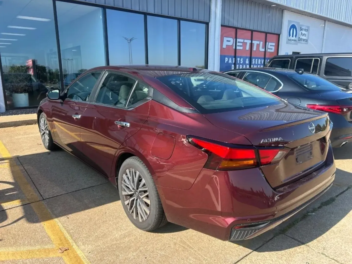 2023 Nissan Altima 2.5 SV (1N4BL4DV8PN) with an 2.5L DOHC 16-Valve 4-Cylinder engine, Automatic transmission, located at 970 Woodlawn Dr., Farmington, MO, 63640, (573) 431-7800, 37.825642, -90.468674 - **Find Your Perfect Sedan for Daily Commutes and Weekend Getaways!**<br /> <br /> Are you in the market for a reliable, stylish vehicle that can handle both the hustle and bustle of daily life and spontaneous weekend adventures? Look no further than this stunning 2023 Nissan Altima 2.5 SV, now avail - Photo#3