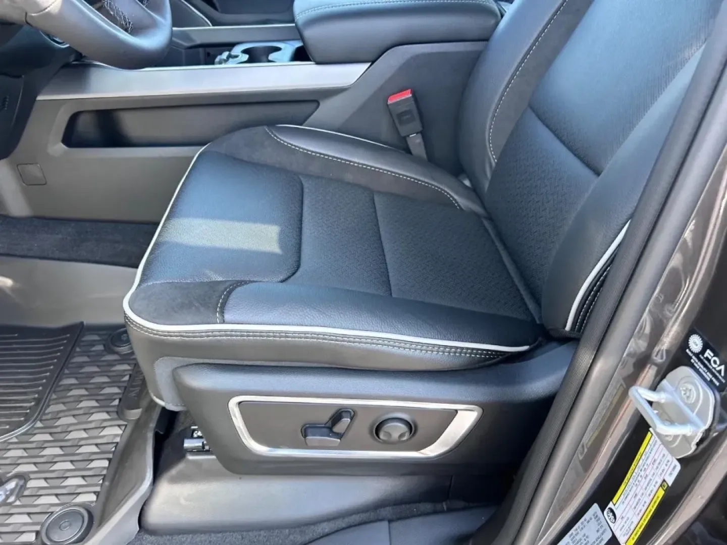 2026 /Black Leather Ram 1500 Laramie (1C6SRFJP3TN) with an 3.0L I6 Hurricane SO Twin Turbo ESS engine, Automatic transmission, located at 970 Woodlawn Dr., Farmington, MO, 63640, (573) 431-7800, 37.825642, -90.468674 - **Unleash Your Adventures with the 2026 Ram 1500 Laramie A Perfect Blend of Power and Comfort!**<br /> <br /> Are you ready to elevate your driving experience and embrace a lifestyle filled with adventure, utility, and style? The 2026 Ram 1500 Laramie is the truck that fits perfectly into your acti - Photo#19