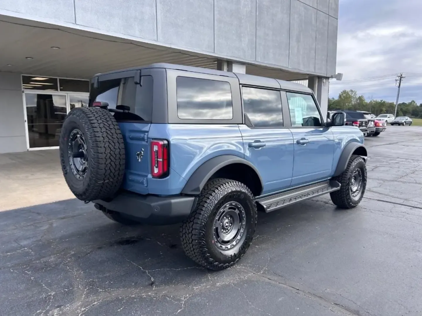 2025 /Black Onyx Leather Ford Bronco Outer Banks (1FMEE8BP4SL) with an 2.7L V6 engine, Automatic transmission, located at 141 Commercial Dr, Fredericktown, MO, 63645, (573) 783-6432, 37.570087, -90.320648 - **Adventure Awaits with the 2025 Ford Bronco Outer Banks Your Perfect Companion for Weekend Getaways!**<br /> <br /> Are you ready to elevate your lifestyle with a ride that embodies freedom, adventure, and style? Look no further than the 2025 Ford Bronco Outer Banks, available now at Pettus Ford F - Photo#2