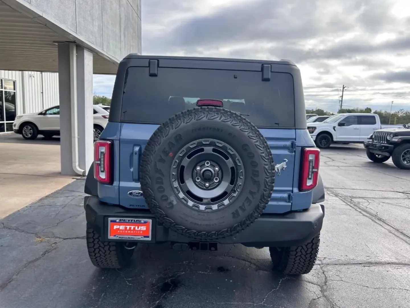 2025 /Black Onyx Leather Ford Bronco Outer Banks (1FMEE8BP4SL) with an 2.7L V6 engine, Automatic transmission, located at 141 Commercial Dr, Fredericktown, MO, 63645, (573) 783-6432, 37.570087, -90.320648 - **Adventure Awaits with the 2025 Ford Bronco Outer Banks Your Perfect Companion for Weekend Getaways!**<br /> <br /> Are you ready to elevate your lifestyle with a ride that embodies freedom, adventure, and style? Look no further than the 2025 Ford Bronco Outer Banks, available now at Pettus Ford F - Photo#3