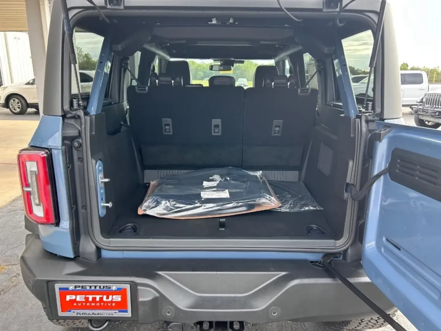 2025 /Black Onyx Leather Ford Bronco Outer Banks (1FMEE8BP4SL) with an 2.7L V6 engine, Automatic transmission, located at 141 Commercial Dr, Fredericktown, MO, 63645, (573) 783-6432, 37.570087, -90.320648 - **Adventure Awaits with the 2025 Ford Bronco Outer Banks Your Perfect Companion for Weekend Getaways!**<br /> <br /> Are you ready to elevate your lifestyle with a ride that embodies freedom, adventure, and style? Look no further than the 2025 Ford Bronco Outer Banks, available now at Pettus Ford F - Photo#4