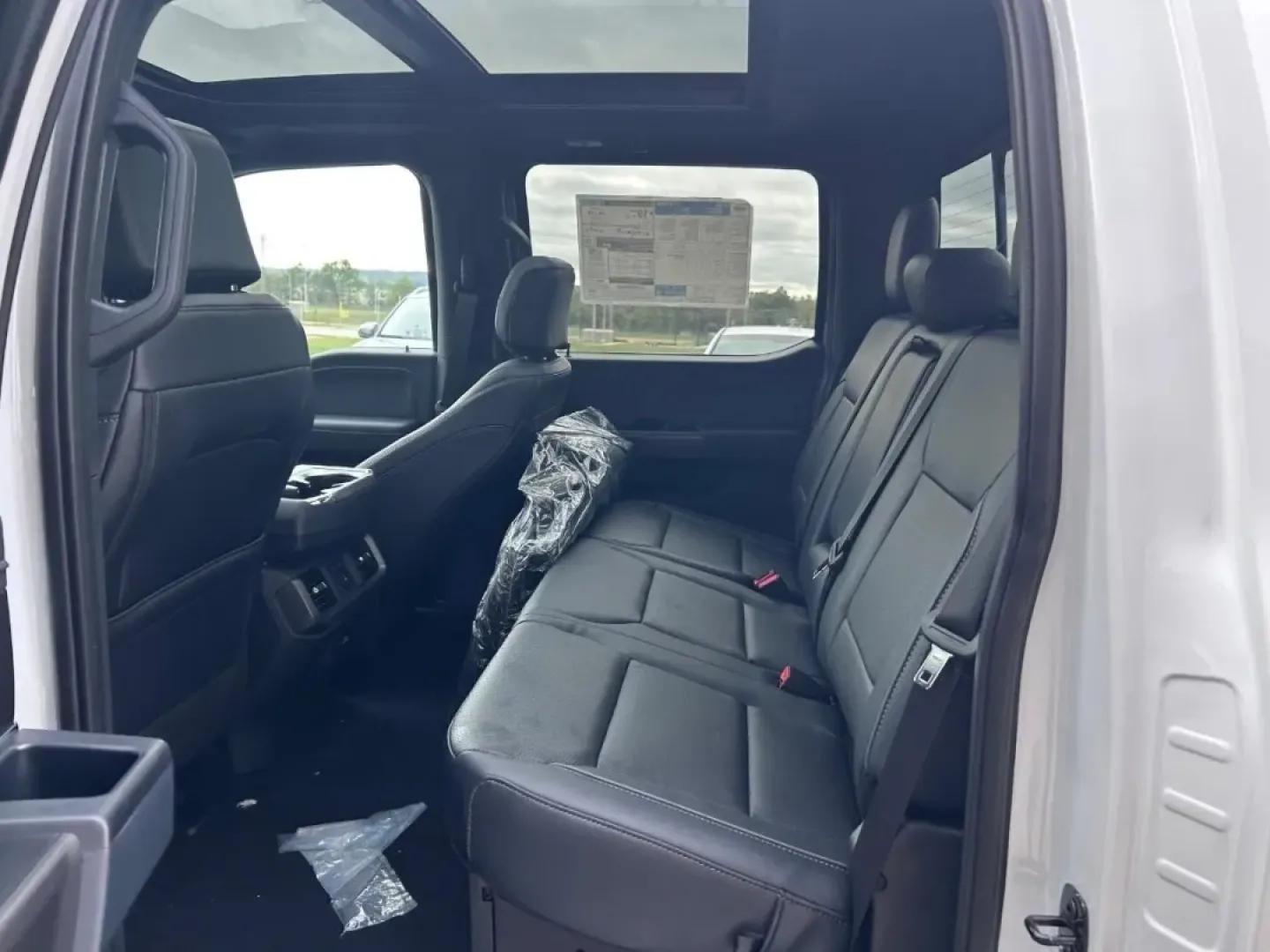 2025 /Black/Medium Dark Slate Leather Ford F-150 LARIAT (1FTFW5L85SF) with an 3.5L V6 engine, located at 141 Commercial Dr, Fredericktown, MO, 63645, (573) 783-6432, 37.570087, -90.320648 - **Experience the Perfect Blend of Power and Comfort with the 2025 Ford F-150 LARIAT at Pettus Ford Fredericktown!**<br /> <br /> Are you ready to elevate your lifestyle with a truck that effortlessly combines performance, comfort, and style? The 2025 Ford F-150 LARIAT, available at Pettus Ford Frede - Photo#8