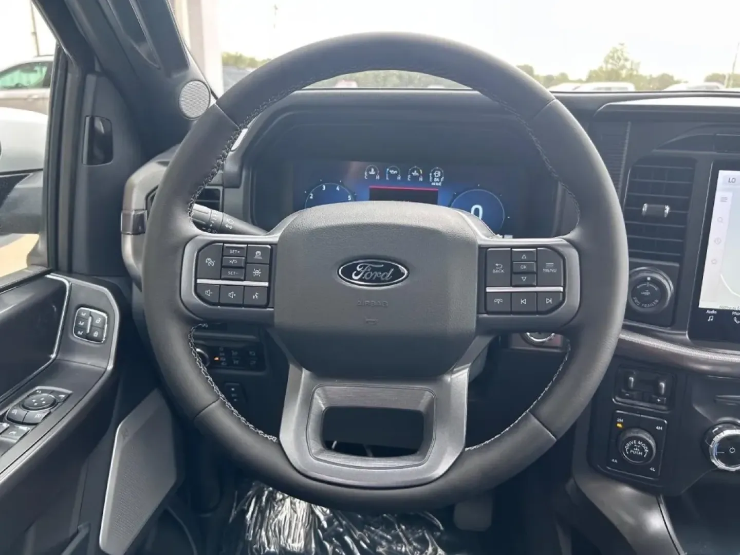 2025 /Black/Medium Dark Slate Leather Ford F-150 LARIAT (1FTFW5L85SF) with an 3.5L V6 engine, located at 141 Commercial Dr, Fredericktown, MO, 63645, (573) 783-6432, 37.570087, -90.320648 - **Experience the Perfect Blend of Power and Comfort with the 2025 Ford F-150 LARIAT at Pettus Ford Fredericktown!**<br /> <br /> Are you ready to elevate your lifestyle with a truck that effortlessly combines performance, comfort, and style? The 2025 Ford F-150 LARIAT, available at Pettus Ford Frede - Photo#11
