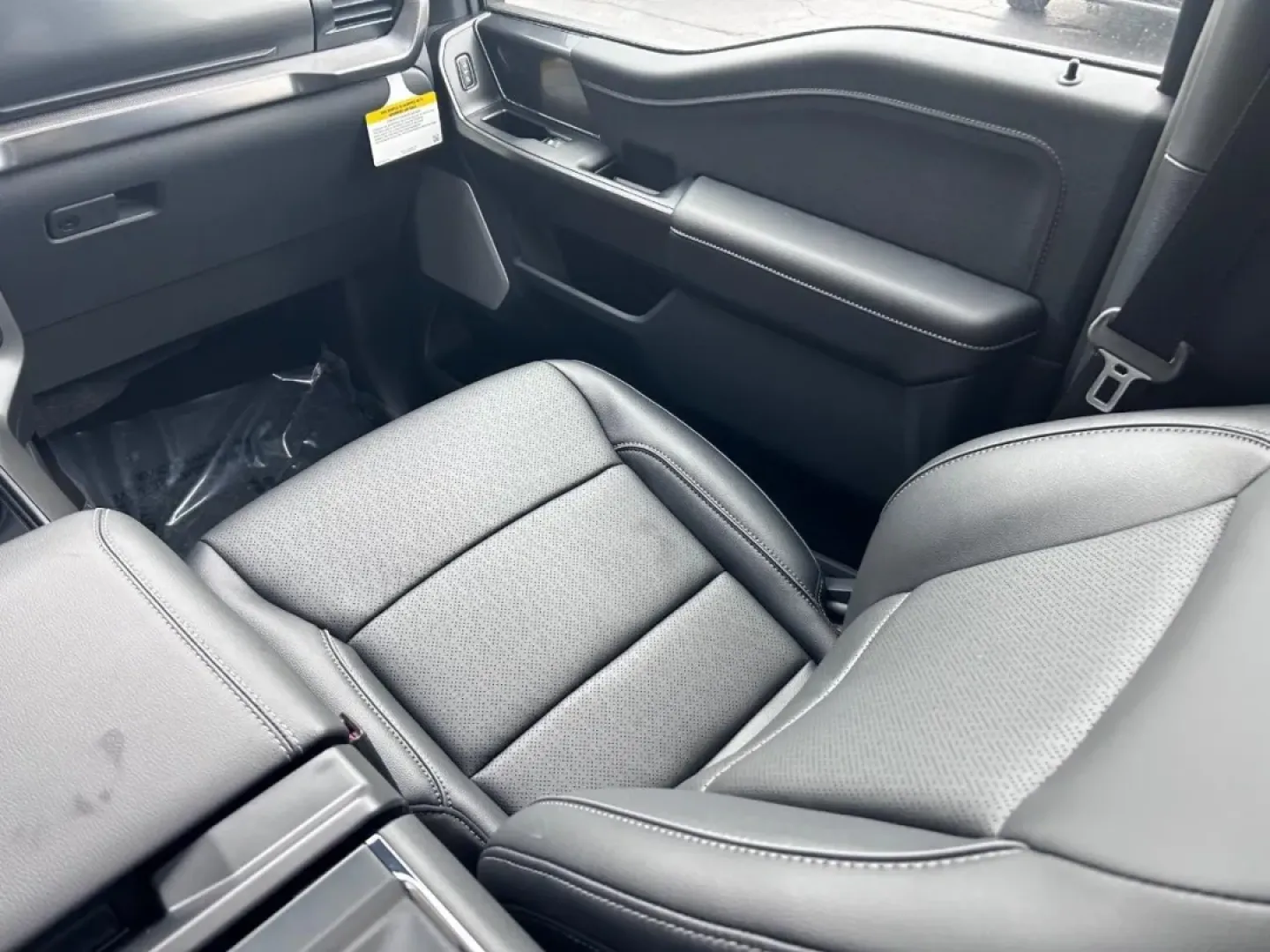 2025 /Black/Medium Dark Slate Leather Ford F-150 LARIAT (1FTFW5L85SF) with an 3.5L V6 engine, located at 141 Commercial Dr, Fredericktown, MO, 63645, (573) 783-6432, 37.570087, -90.320648 - **Experience the Perfect Blend of Power and Comfort with the 2025 Ford F-150 LARIAT at Pettus Ford Fredericktown!**<br /> <br /> Are you ready to elevate your lifestyle with a truck that effortlessly combines performance, comfort, and style? The 2025 Ford F-150 LARIAT, available at Pettus Ford Frede - Photo#17