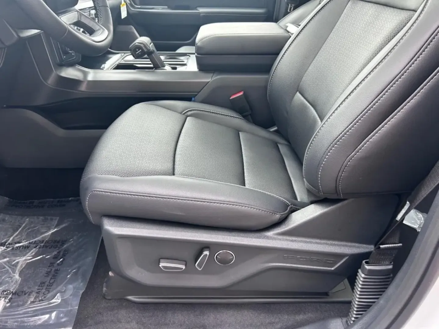 2025 /Black/Medium Dark Slate Leather Ford F-150 LARIAT (1FTFW5L85SF) with an 3.5L V6 engine, located at 141 Commercial Dr, Fredericktown, MO, 63645, (573) 783-6432, 37.570087, -90.320648 - **Experience the Perfect Blend of Power and Comfort with the 2025 Ford F-150 LARIAT at Pettus Ford Fredericktown!**<br /> <br /> Are you ready to elevate your lifestyle with a truck that effortlessly combines performance, comfort, and style? The 2025 Ford F-150 LARIAT, available at Pettus Ford Frede - Photo#20