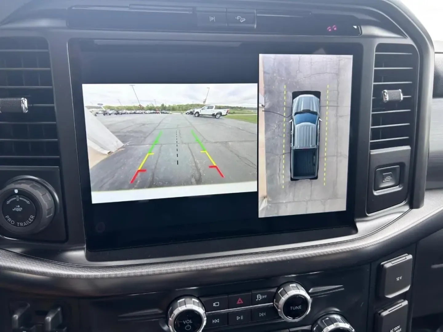 2025 /Black/Medium Dark Slate Leather Ford F-150 LARIAT (1FTFW5L85SF) with an 3.5L V6 engine, located at 141 Commercial Dr, Fredericktown, MO, 63645, (573) 783-6432, 37.570087, -90.320648 - **Experience the Perfect Blend of Power and Comfort with the 2025 Ford F-150 LARIAT at Pettus Ford Fredericktown!**<br /> <br /> Are you ready to elevate your lifestyle with a truck that effortlessly combines performance, comfort, and style? The 2025 Ford F-150 LARIAT, available at Pettus Ford Frede - Photo#22