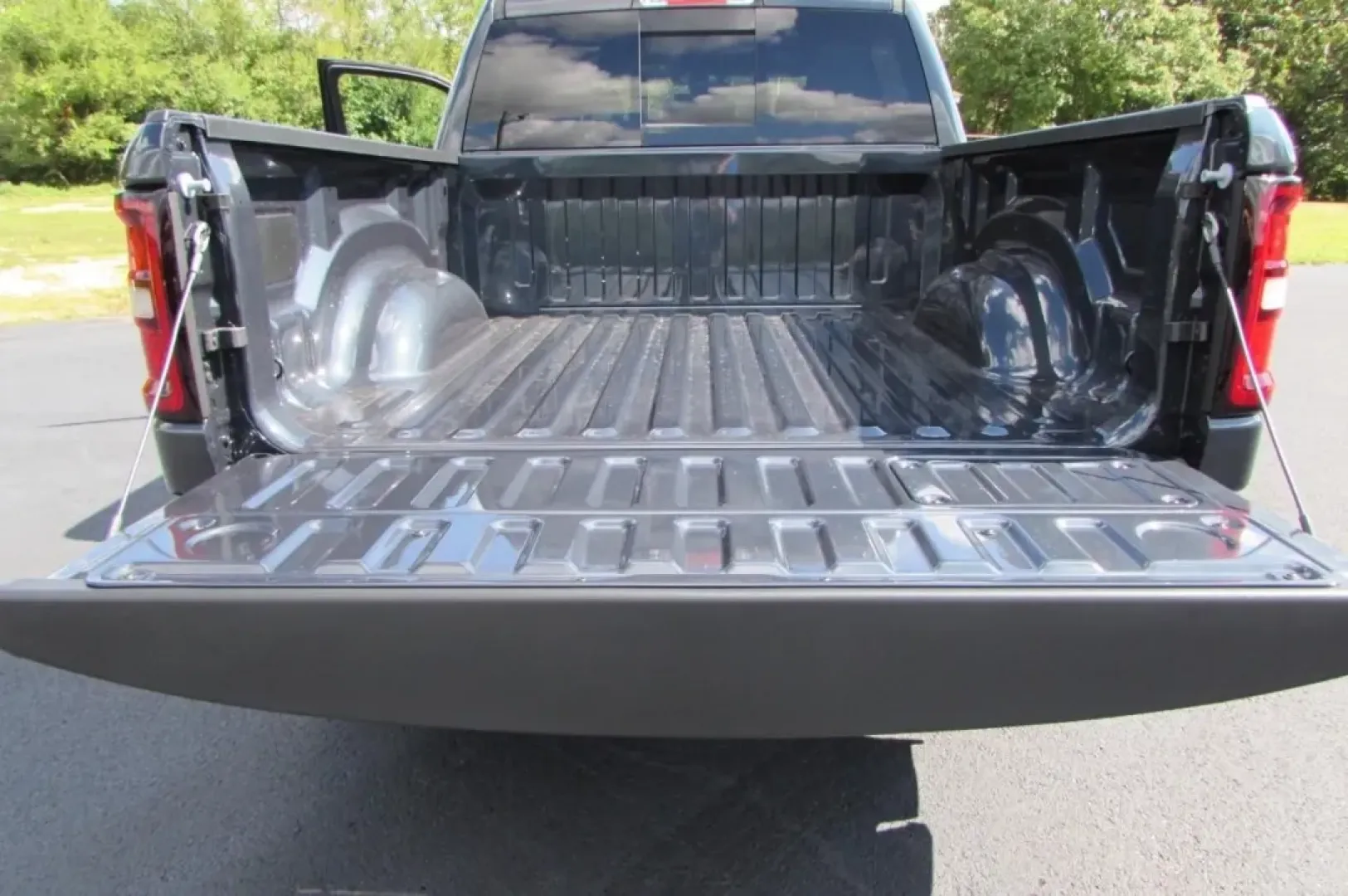 2026 /Black Ram 1500 Laramie (1C6SRFJP8TN) with an Other engine, Automatic transmission, located at 12830 Highway 21, De Soto, MO, 63020, (636) 337-7777, 38.153099, -90.573624 - **Get Ready for Adventure: Drive the 2026 Ram 1500 Laramie from Pettus CDJR DeSoto!**<br /> <br /> Imagine cruising down the scenic roads of De Soto, MO, in the striking 2026 Ram 1500 Laramie, a truck that blends rugged capability with refined comfort. Whether you're planning weekend adventures, tac - Photo#16