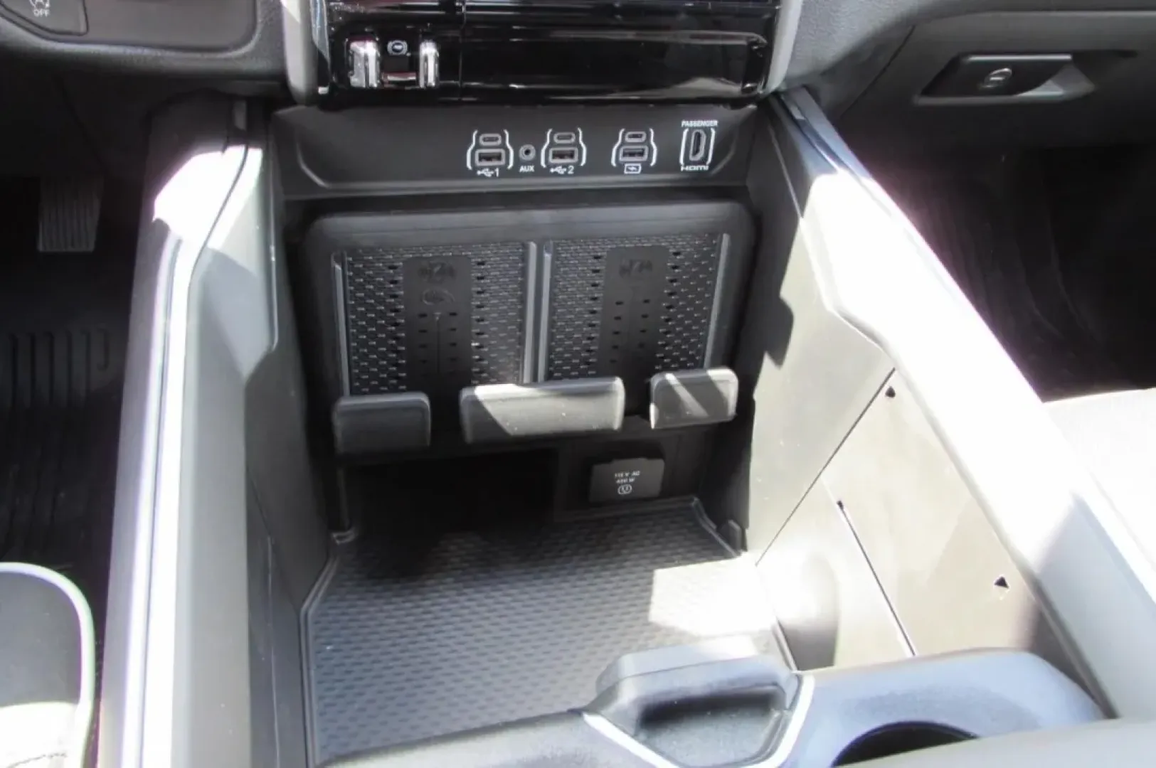2026 /Black Ram 1500 Laramie (1C6SRFJP8TN) with an Other engine, Automatic transmission, located at 12830 Highway 21, De Soto, MO, 63020, (636) 337-7777, 38.153099, -90.573624 - **Get Ready for Adventure: Drive the 2026 Ram 1500 Laramie from Pettus CDJR DeSoto!**<br /> <br /> Imagine cruising down the scenic roads of De Soto, MO, in the striking 2026 Ram 1500 Laramie, a truck that blends rugged capability with refined comfort. Whether you're planning weekend adventures, tac - Photo#30