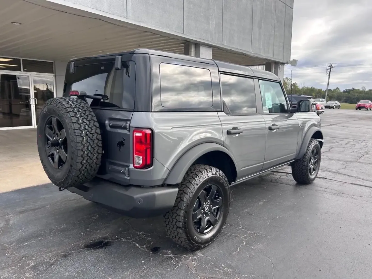 2025 /Dark Gray w/Black Onyx Cloth Ford Bronco Big Bend (1FMDE7BH1SL) with an 2.3L EcoBoost I-4 engine, located at 141 Commercial Dr, Fredericktown, MO, 63645, (573) 783-6432, 37.570087, -90.320648 - **Unleash Your Adventurous Spirit with the 2025 Ford Bronco Big Bend at Pettus Ford Fredericktown!**<br /> <br /> Are you ready to elevate your weekends and embark on thrilling adventures? Look no further than the stunning 2025 Ford Bronco Big Bend, available now at Pettus Ford Fredericktown, your t - Photo#2