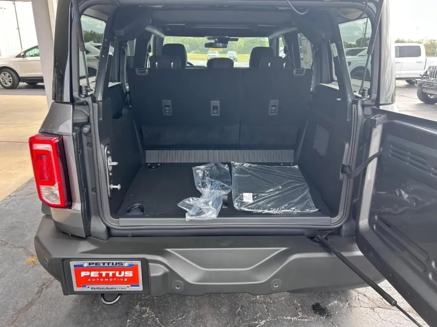 2025 /Dark Gray w/Black Onyx Cloth Ford Bronco Big Bend (1FMDE7BH1SL) with an 2.3L EcoBoost I-4 engine, located at 141 Commercial Dr, Fredericktown, MO, 63645, (573) 783-6432, 37.570087, -90.320648 - **Unleash Your Adventurous Spirit with the 2025 Ford Bronco Big Bend at Pettus Ford Fredericktown!**<br /> <br /> Are you ready to elevate your weekends and embark on thrilling adventures? Look no further than the stunning 2025 Ford Bronco Big Bend, available now at Pettus Ford Fredericktown, your t - Photo#4