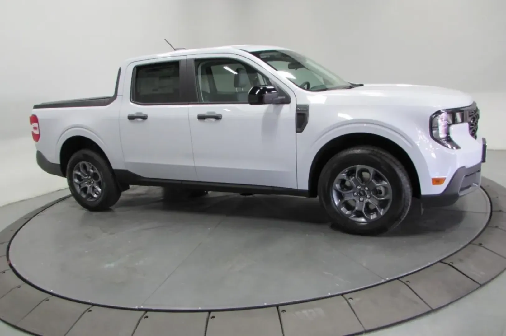 2025 /Navy Pier/Aspen Gray Ford Maverick XLT (3FTTW8H35SR) with an 2.5L Hybrid engine, Automatic transmission, located at 12836 Highway 21, De Soto, MO, 63020, (636) 337-7777, 38.151867, -90.575615 - **Unleash the Adventure: Explore the 2025 Ford Maverick XLT at Pettus Ford De Soto!**<br /> <br /> Are you ready to elevate your daily commute or embark on thrilling weekend adventures? Look no further than the stunning 2025 Ford Maverick XLT, now available at Pettus Ford De Soto! This compact truck - Photo#3