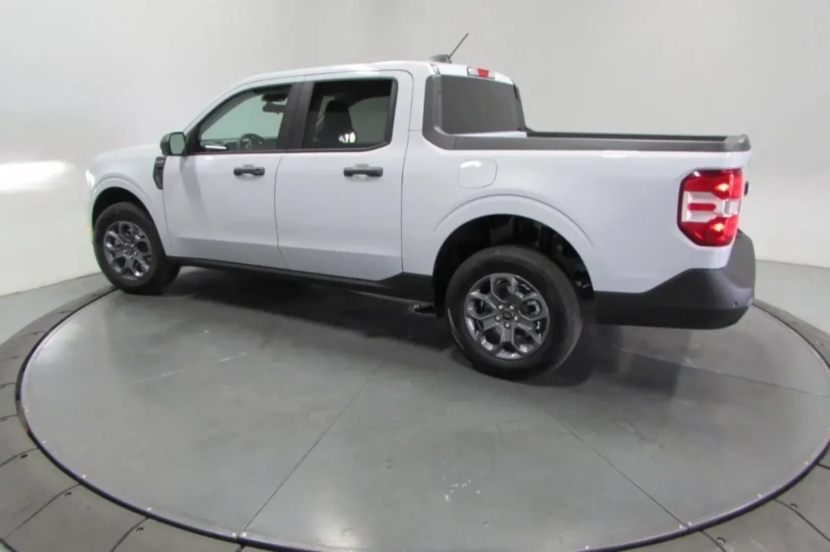 2025 /Navy Pier/Aspen Gray Ford Maverick XLT (3FTTW8H35SR) with an 2.5L Hybrid engine, Automatic transmission, located at 12836 Highway 21, De Soto, MO, 63020, (636) 337-7777, 38.151867, -90.575615 - **Unleash the Adventure: Explore the 2025 Ford Maverick XLT at Pettus Ford De Soto!**<br /> <br /> Are you ready to elevate your daily commute or embark on thrilling weekend adventures? Look no further than the stunning 2025 Ford Maverick XLT, now available at Pettus Ford De Soto! This compact truck - Photo#4