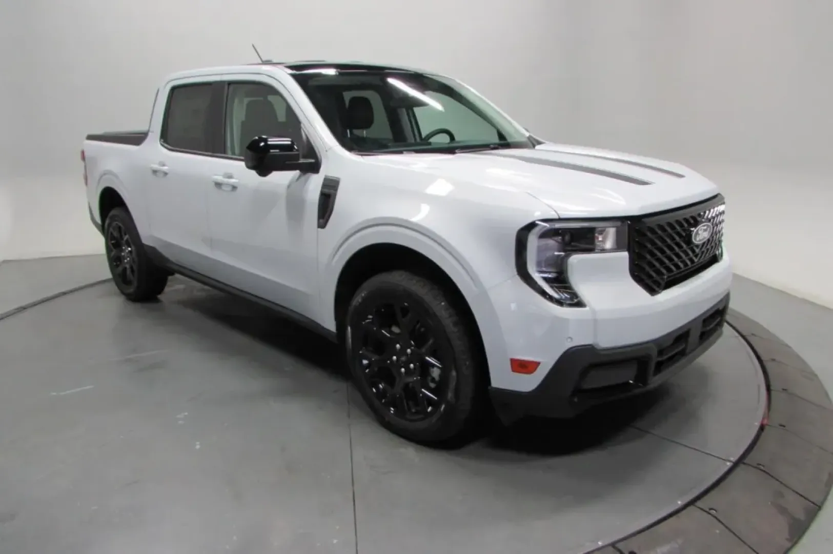 2025 /Black Onyx Ford Maverick LARIAT (3FTTW8S3XSR) with an 2.5L Hybrid engine, located at 12836 Highway 21, De Soto, MO, 63020, (636) 337-7777, 38.151867, -90.575615 - **Discover Your Adventure with the 2025 Ford Maverick LARIAT Perfect for Weekend Getaways!**<br /> <br /> Are you ready to elevate your weekend adventures or tackle daily commutes with style and efficiency? Look no further! The 2025 Ford Maverick LARIAT is the perfect blend of rugged capability and - Photo#0