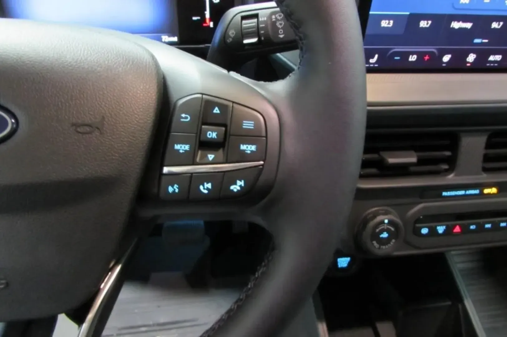 2025 /Black Onyx Ford Maverick LARIAT (3FTTW8S3XSR) with an 2.5L Hybrid engine, located at 12836 Highway 21, De Soto, MO, 63020, (636) 337-7777, 38.151867, -90.575615 - **Discover Your Adventure with the 2025 Ford Maverick LARIAT Perfect for Weekend Getaways!**<br /> <br /> Are you ready to elevate your weekend adventures or tackle daily commutes with style and efficiency? Look no further! The 2025 Ford Maverick LARIAT is the perfect blend of rugged capability and - Photo#18
