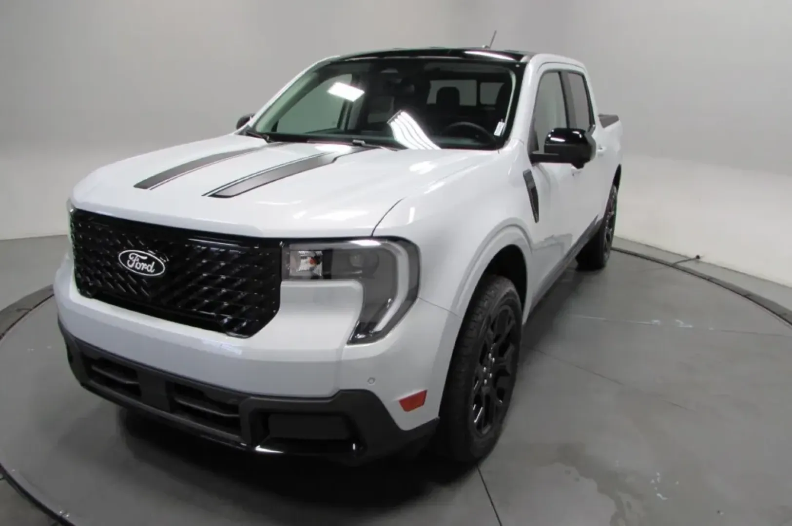 2025 /Black Onyx Ford Maverick LARIAT (3FTTW8S3XSR) with an 2.5L Hybrid engine, located at 12836 Highway 21, De Soto, MO, 63020, (636) 337-7777, 38.151867, -90.575615 - **Discover Your Adventure with the 2025 Ford Maverick LARIAT Perfect for Weekend Getaways!**<br /> <br /> Are you ready to elevate your weekend adventures or tackle daily commutes with style and efficiency? Look no further! The 2025 Ford Maverick LARIAT is the perfect blend of rugged capability and - Photo#2