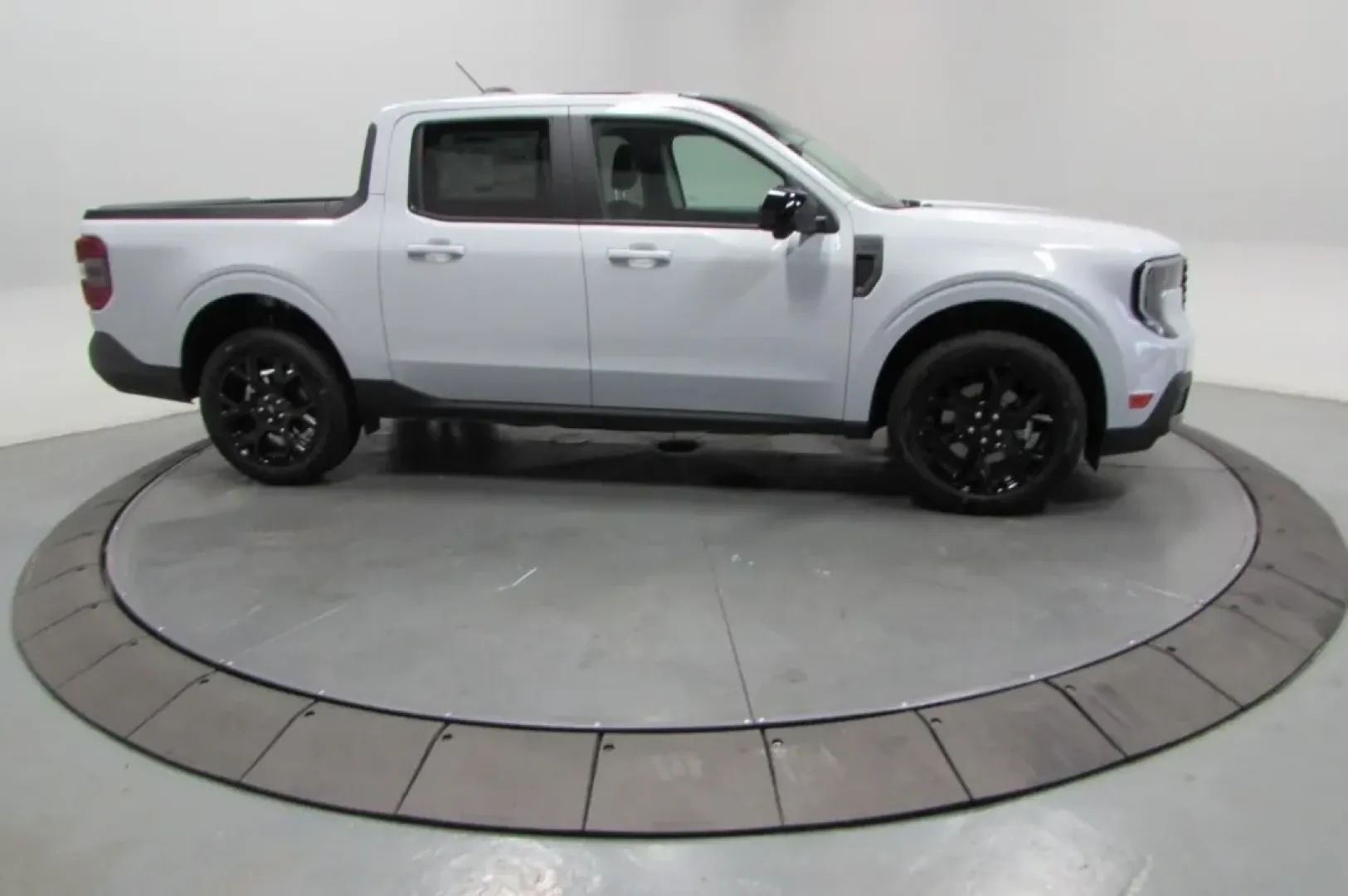 2025 /Black Onyx Ford Maverick LARIAT (3FTTW8S3XSR) with an 2.5L Hybrid engine, located at 12836 Highway 21, De Soto, MO, 63020, (636) 337-7777, 38.151867, -90.575615 - **Discover Your Adventure with the 2025 Ford Maverick LARIAT Perfect for Weekend Getaways!**<br /> <br /> Are you ready to elevate your weekend adventures or tackle daily commutes with style and efficiency? Look no further! The 2025 Ford Maverick LARIAT is the perfect blend of rugged capability and - Photo#3