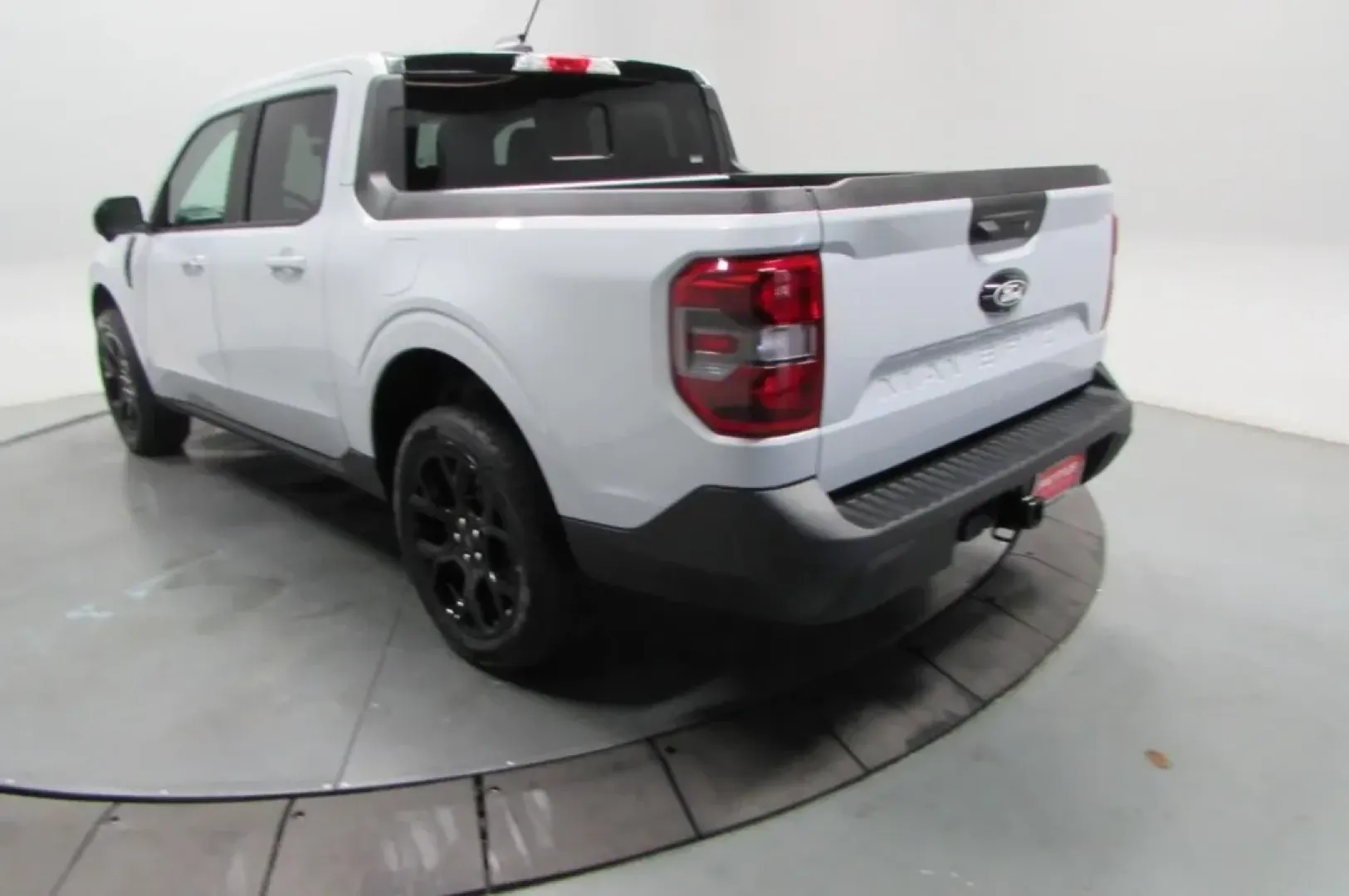 2025 /Black Onyx Ford Maverick LARIAT (3FTTW8S3XSR) with an 2.5L Hybrid engine, located at 12836 Highway 21, De Soto, MO, 63020, (636) 337-7777, 38.151867, -90.575615 - **Discover Your Adventure with the 2025 Ford Maverick LARIAT Perfect for Weekend Getaways!**<br /> <br /> Are you ready to elevate your weekend adventures or tackle daily commutes with style and efficiency? Look no further! The 2025 Ford Maverick LARIAT is the perfect blend of rugged capability and - Photo#5