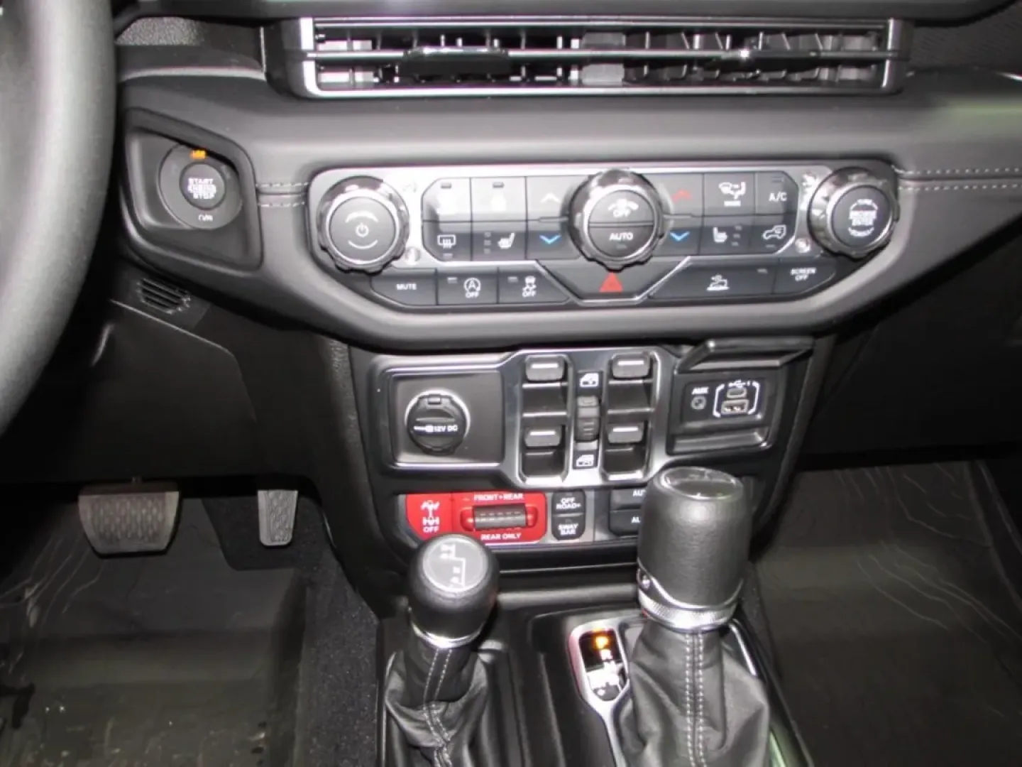 2025 /Black Jeep Gladiator Rubicon (1C6RJTBG7SL) with an Other engine, Automatic transmission, located at 12830 Highway 21, De Soto, MO, 63020, (636) 337-7777, 38.153099, -90.573624 - ### Experience the Adventure with the 2025 Jeep Gladiator Rubicon!<br /> <br /> Are you ready to elevate your outdoor adventures or tackle your daily commute with unparalleled style? The 2025 Jeep Gladiator Rubicon, available now at Pettus CDJR DeSoto, is your ticket to excitement both on and off th - Photo#20