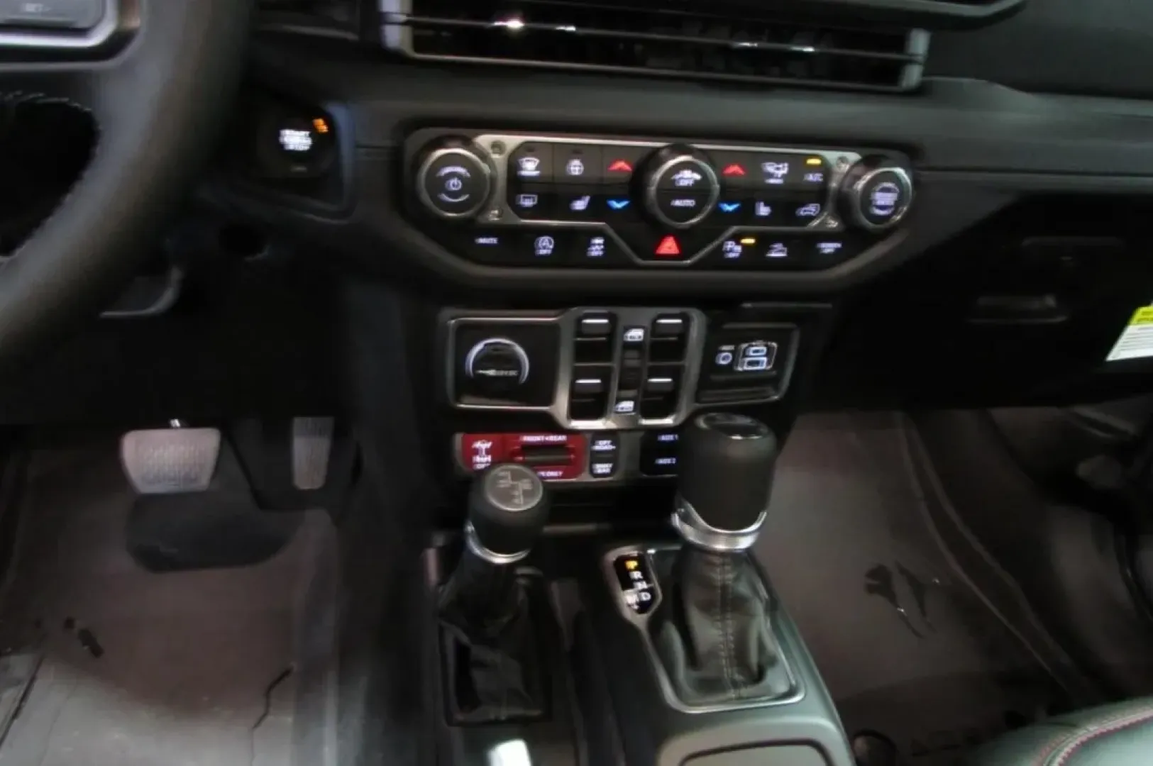 2025 /Black Jeep Gladiator Rubicon (1C6RJTBGXSL) with an Other engine, Automatic transmission, located at 12830 Highway 21, De Soto, MO, 63020, (636) 337-7777, 38.153099, -90.573624 - **Unleash Your Adventurous Spirit with the 2025 Jeep Gladiator Rubicon at Pettus CDJR DeSoto!**<br /> <br /> Are you ready to elevate your outdoor adventures and weekend getaways? The 2025 Jeep Gladiator Rubicon is more than just a truck; it's a lifestyle choice, perfect for those who crave thrillin - Photo#22