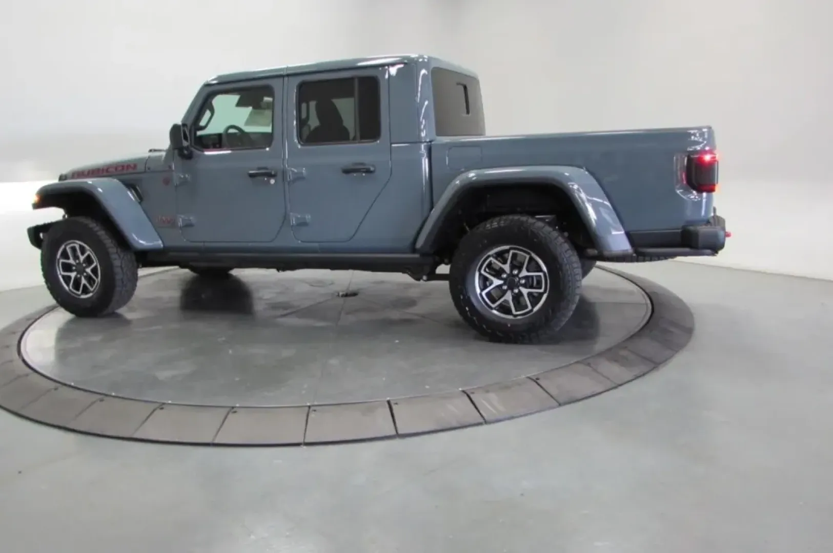 2025 /Black Jeep Gladiator Rubicon (1C6RJTBGXSL) with an Other engine, Automatic transmission, located at 12830 Highway 21, De Soto, MO, 63020, (636) 337-7777, 38.153099, -90.573624 - **Unleash Your Adventurous Spirit with the 2025 Jeep Gladiator Rubicon at Pettus CDJR DeSoto!**<br /> <br /> Are you ready to elevate your outdoor adventures and weekend getaways? The 2025 Jeep Gladiator Rubicon is more than just a truck; it's a lifestyle choice, perfect for those who crave thrillin - Photo#4