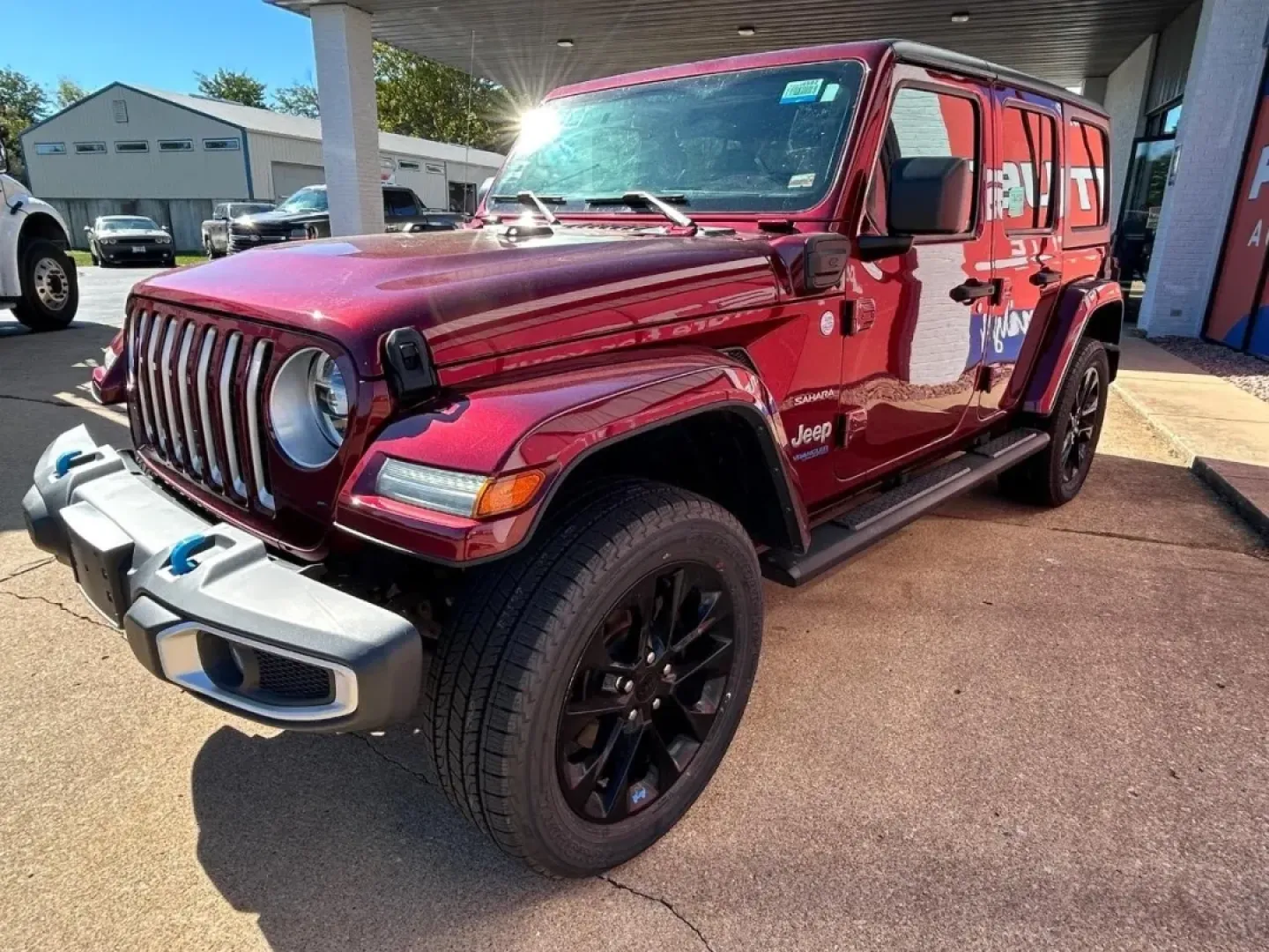 2022 /Black Leather Jeep Wrangler Unlimited Sahara 4xe (1C4JJXP69NW) with an 2.0L I4 DOHC DI Turbo PHEV engine, Automatic transmission, located at 970 Woodlawn Dr., Farmington, MO, 63640, (573) 431-7800, 37.825642, -90.468674 - **Elevate Your Adventures with the 2022 Jeep Wrangler Unlimited Sahara 4xe!**<br /> <br /> Are you ready to embrace the great outdoors while enjoying the comfort and technology of a modern SUV? Look no further than this stunning **2022 Jeep Wrangler Unlimited Sahara 4xe**, now available at **Pettus - Photo#2