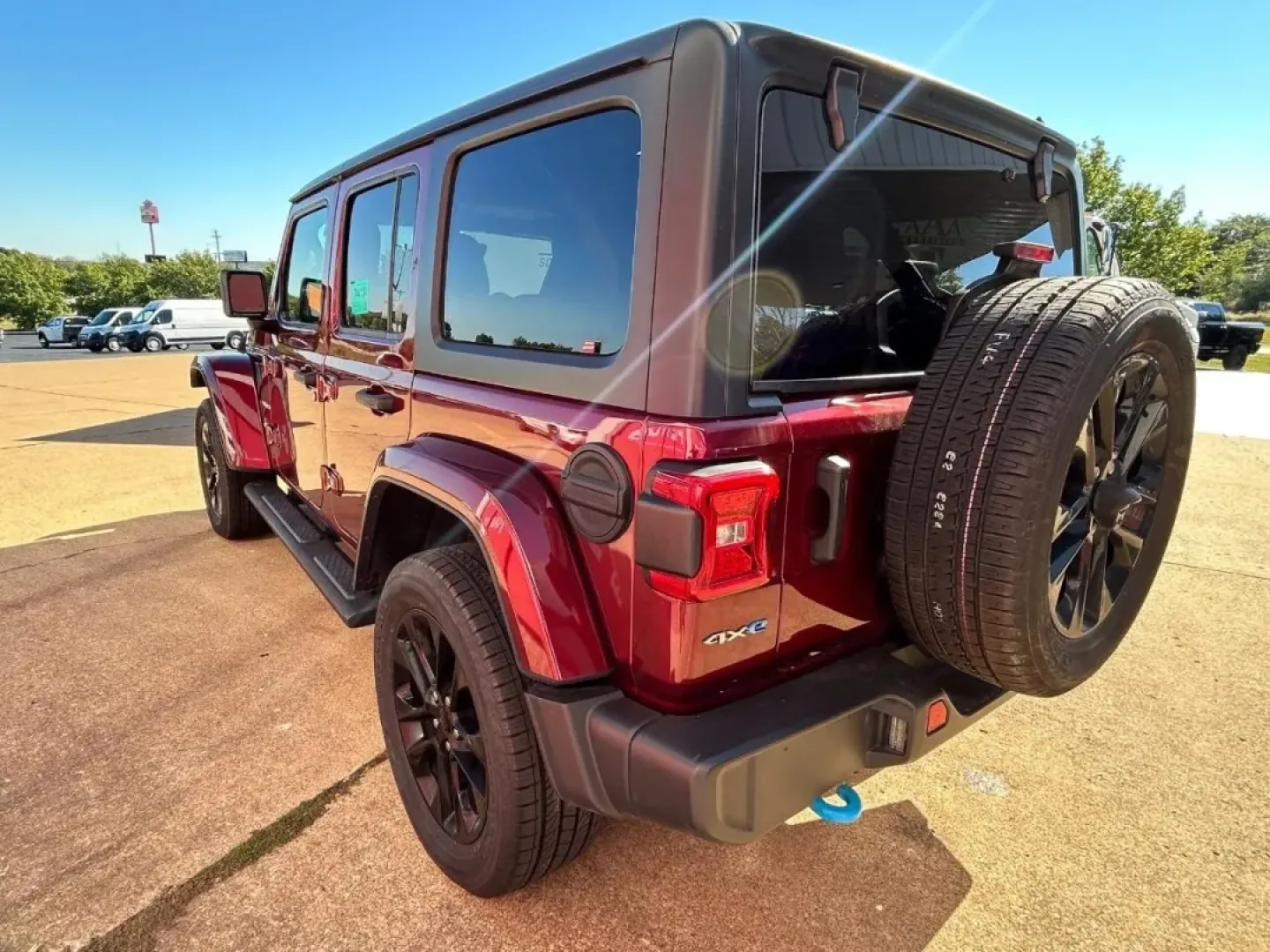 2022 /Black Leather Jeep Wrangler Unlimited Sahara 4xe (1C4JJXP69NW) with an 2.0L I4 DOHC DI Turbo PHEV engine, Automatic transmission, located at 970 Woodlawn Dr., Farmington, MO, 63640, (573) 431-7800, 37.825642, -90.468674 - **Elevate Your Adventures with the 2022 Jeep Wrangler Unlimited Sahara 4xe!**<br /> <br /> Are you ready to embrace the great outdoors while enjoying the comfort and technology of a modern SUV? Look no further than this stunning **2022 Jeep Wrangler Unlimited Sahara 4xe**, now available at **Pettus - Photo#3