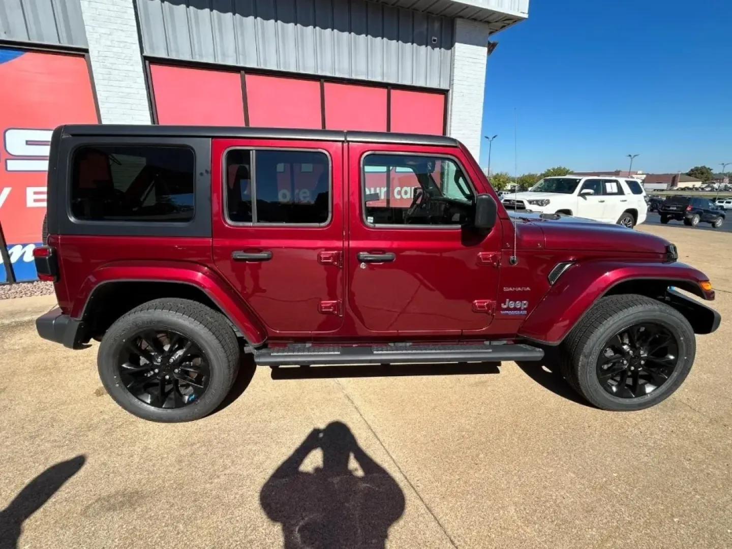 2022 /Black Leather Jeep Wrangler Unlimited Sahara 4xe (1C4JJXP69NW) with an 2.0L I4 DOHC DI Turbo PHEV engine, Automatic transmission, located at 970 Woodlawn Dr., Farmington, MO, 63640, (573) 431-7800, 37.825642, -90.468674 - **Elevate Your Adventures with the 2022 Jeep Wrangler Unlimited Sahara 4xe!**<br /> <br /> Are you ready to embrace the great outdoors while enjoying the comfort and technology of a modern SUV? Look no further than this stunning **2022 Jeep Wrangler Unlimited Sahara 4xe**, now available at **Pettus - Photo#6