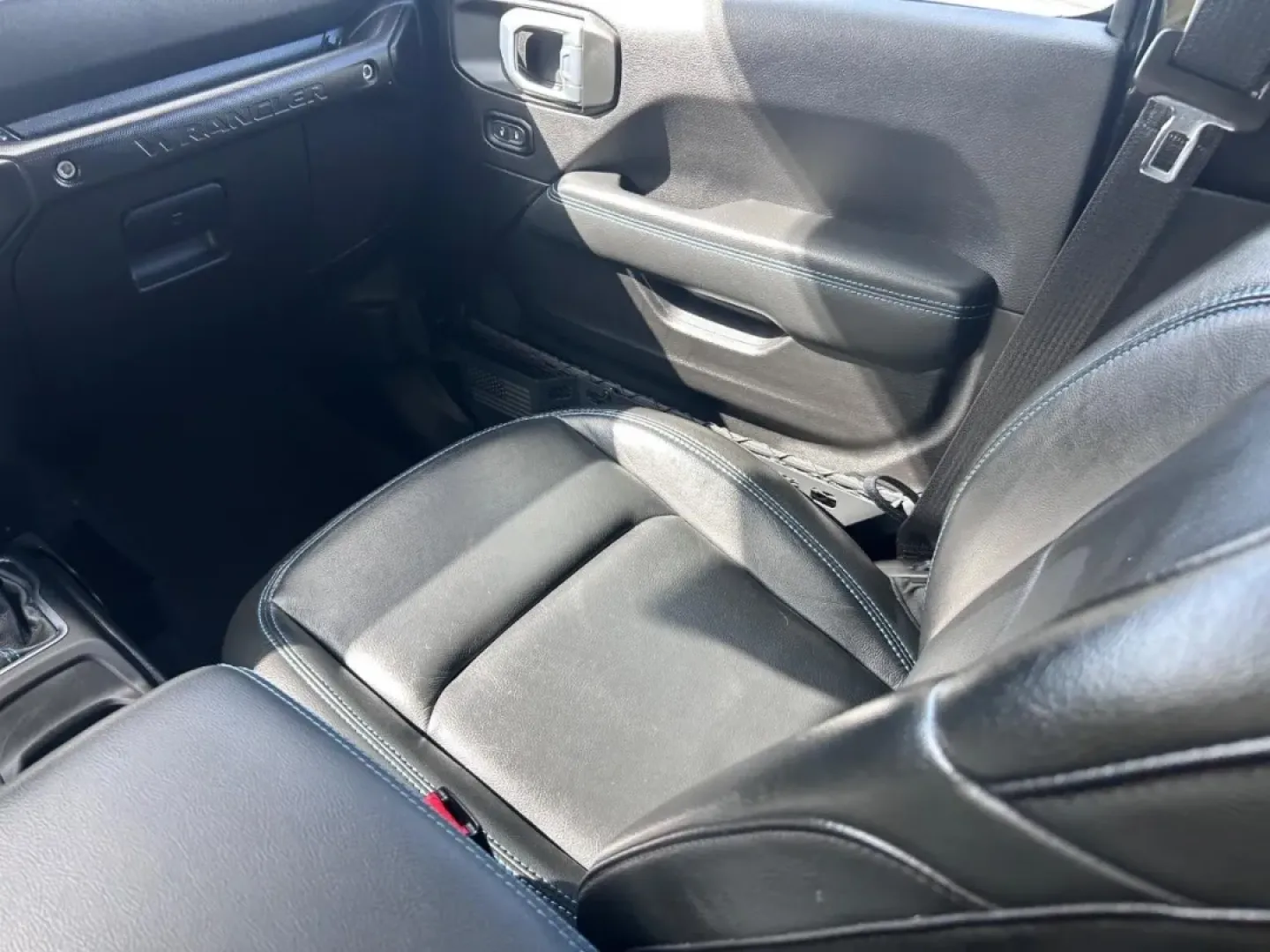 2022 /Black Leather Jeep Wrangler Unlimited Rubicon 4xe (1C4JJXR65NW) with an 2.0L I4 DOHC DI Turbo PHEV engine, Automatic transmission, located at 970 Woodlawn Dr., Farmington, MO, 63640, (573) 431-7800, 37.825642, -90.468674 - ### Adventure Awaits with this 2022 Jeep Wrangler Unlimited Rubicon 4xe<br /> <br /> Are you ready to take your outdoor adventures to the next level? If you're looking for a vehicle that blends rugged capability with eco-friendly technology, the 2022 Jeep Wrangler Unlimited Rubicon 4xe is your perfe - Photo#16