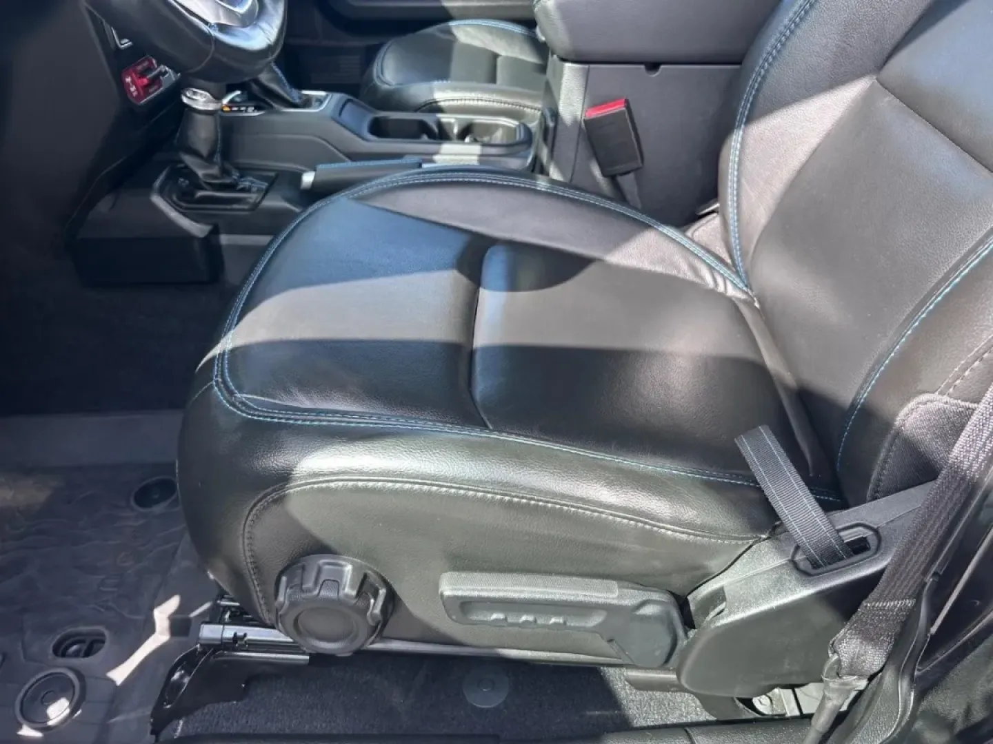 2022 /Black Leather Jeep Wrangler Unlimited Rubicon 4xe (1C4JJXR65NW) with an 2.0L I4 DOHC DI Turbo PHEV engine, Automatic transmission, located at 970 Woodlawn Dr., Farmington, MO, 63640, (573) 431-7800, 37.825642, -90.468674 - ### Adventure Awaits with this 2022 Jeep Wrangler Unlimited Rubicon 4xe<br /> <br /> Are you ready to take your outdoor adventures to the next level? If you're looking for a vehicle that blends rugged capability with eco-friendly technology, the 2022 Jeep Wrangler Unlimited Rubicon 4xe is your perfe - Photo#18